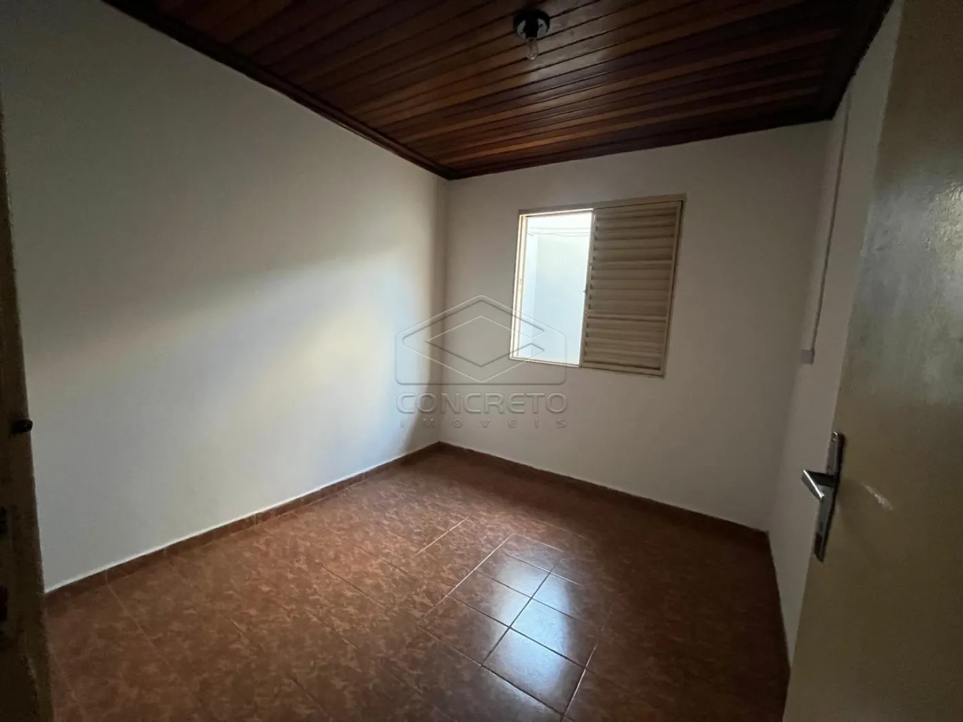 Alugar Casa / Padr&atilde;o em Len&ccedil;&oacute;is Paulista R$ 1.700,00 - Foto 1