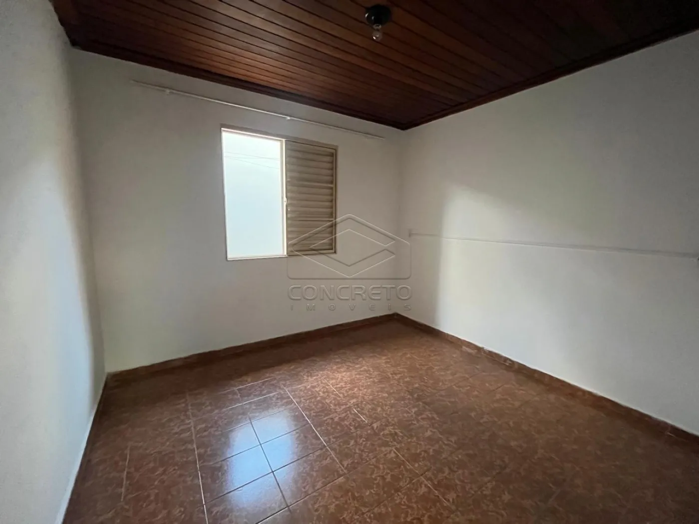 Alugar Casa / Padr&atilde;o em Len&ccedil;&oacute;is Paulista R$ 1.700,00 - Foto 2