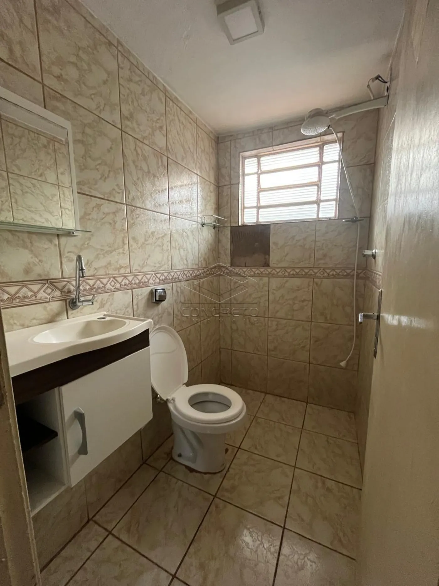Alugar Casa / Padr&atilde;o em Len&ccedil;&oacute;is Paulista R$ 1.700,00 - Foto 3