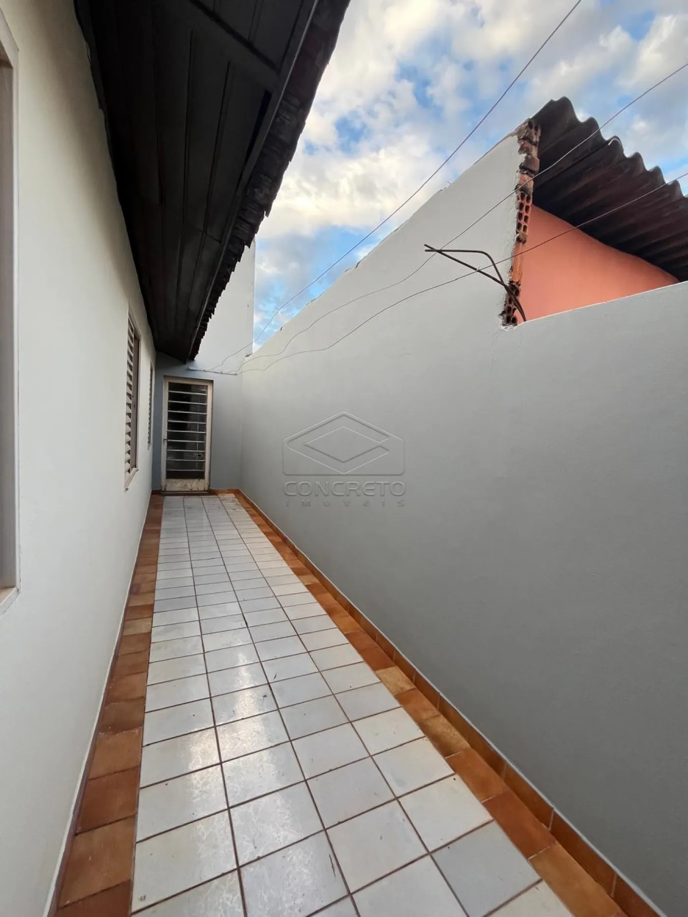 Alugar Casa / Padr&atilde;o em Len&ccedil;&oacute;is Paulista R$ 1.700,00 - Foto 13