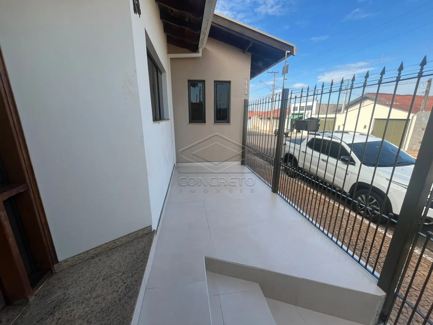 Alugar Casa / Padr&atilde;o em Len&ccedil;&oacute;is Paulista R$ 3.000,00 - Foto 1