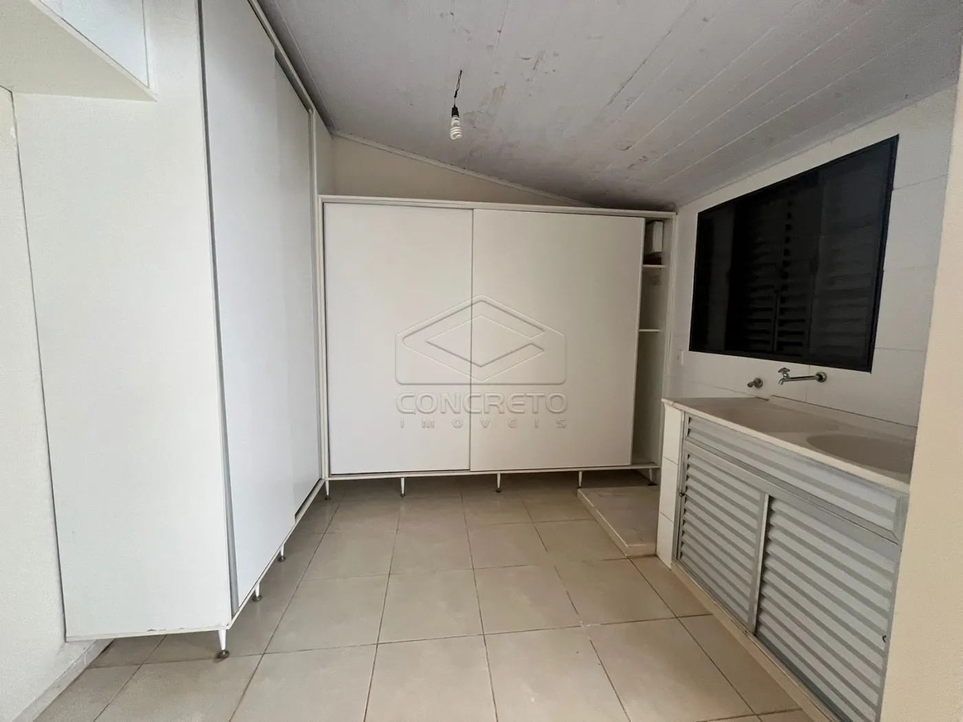 Alugar Casa / Padr&atilde;o em Len&ccedil;&oacute;is Paulista R$ 3.000,00 - Foto 3