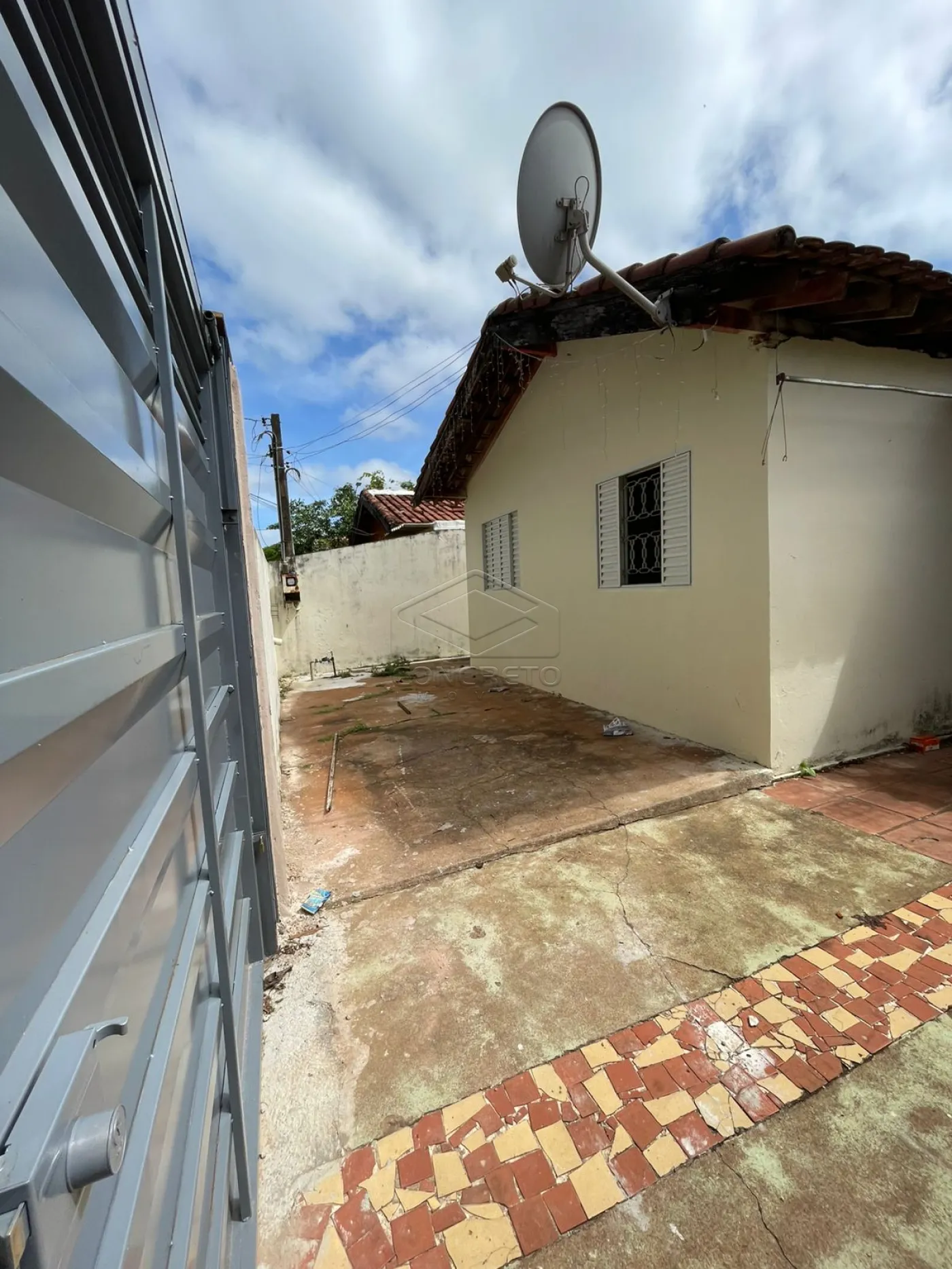 Alugar Casa / Padr&atilde;o em Len&ccedil;&oacute;is Paulista R$ 1.500,00 - Foto 1