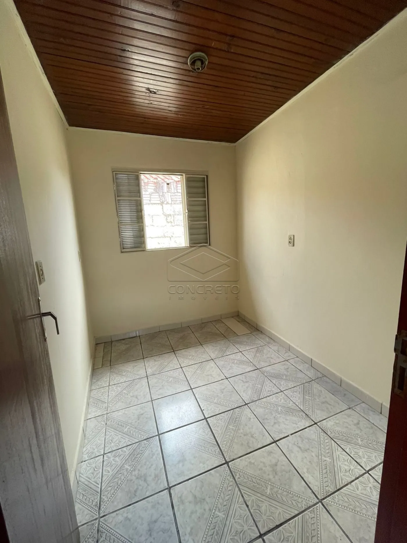 Alugar Casa / Padr&atilde;o em Len&ccedil;&oacute;is Paulista R$ 1.500,00 - Foto 2