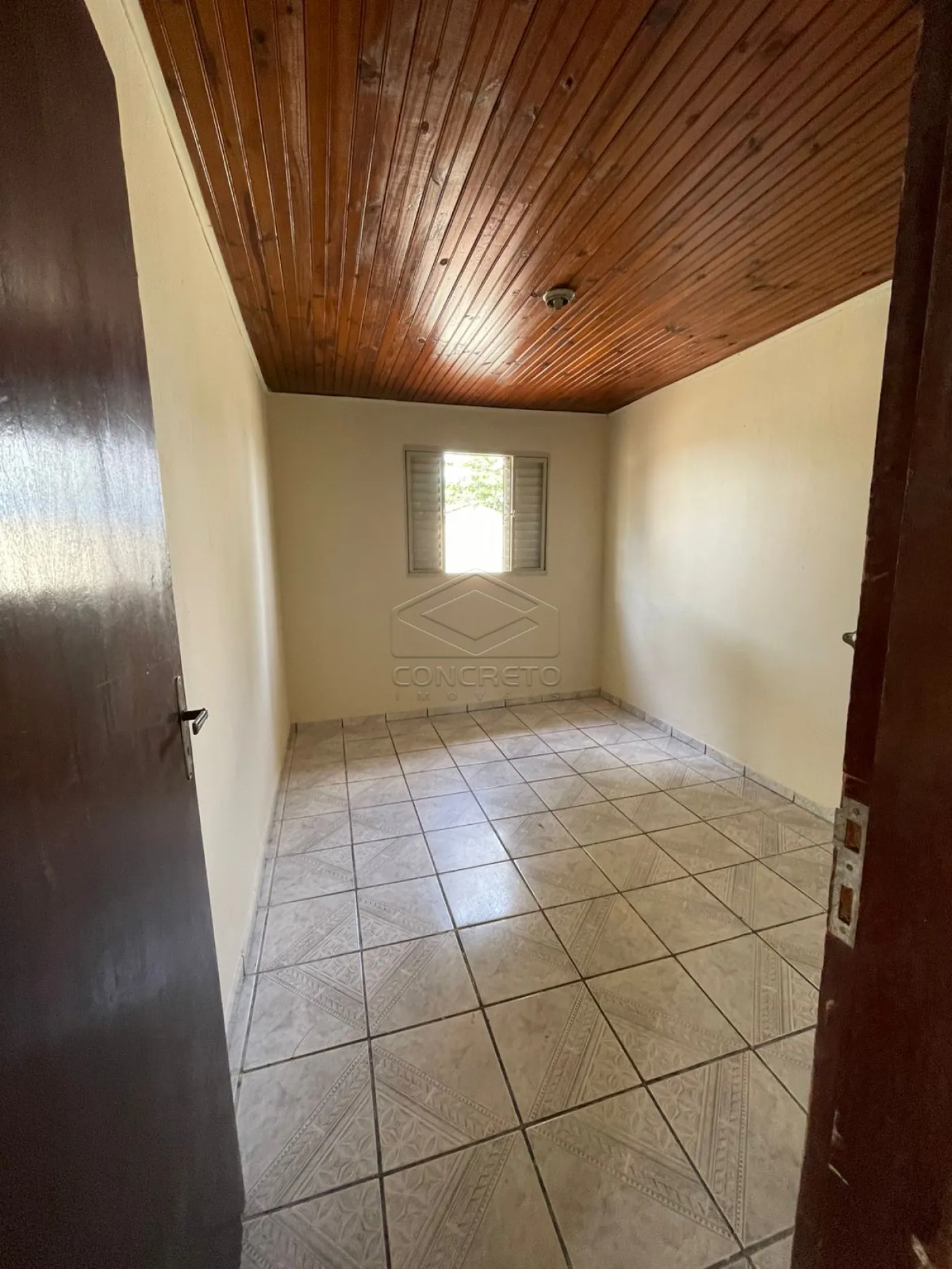 Alugar Casa / Padr&atilde;o em Len&ccedil;&oacute;is Paulista R$ 1.500,00 - Foto 3