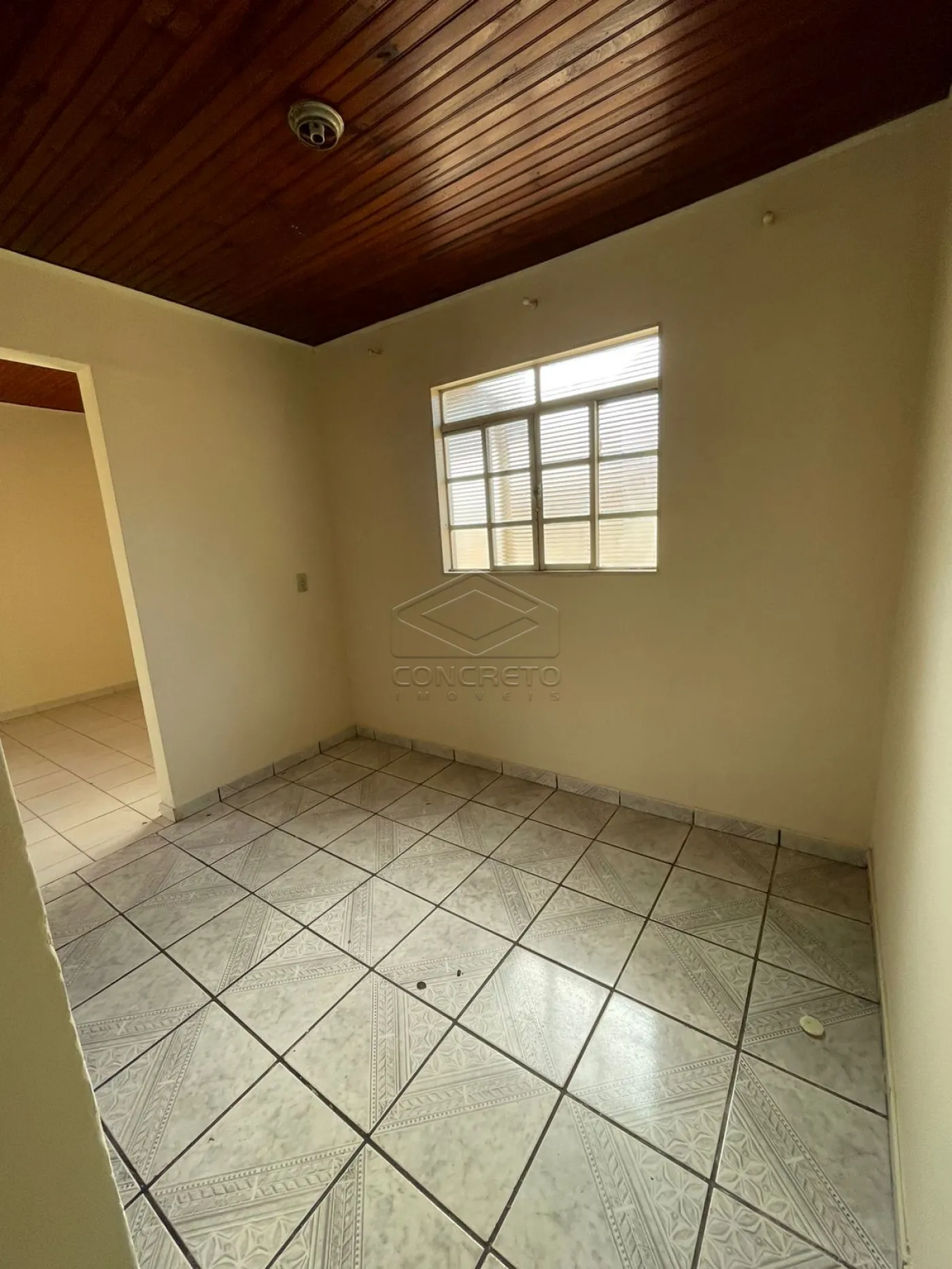 Alugar Casa / Padr&atilde;o em Len&ccedil;&oacute;is Paulista R$ 1.500,00 - Foto 6
