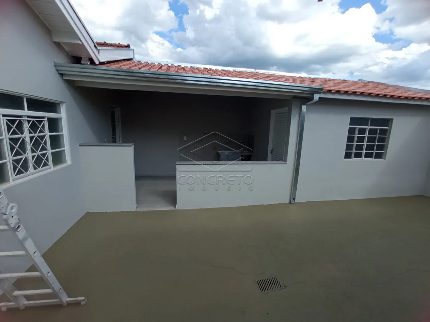 Alugar Casa / Padr&atilde;o em Len&ccedil;&oacute;is Paulista R$ 2.000,00 - Foto 3