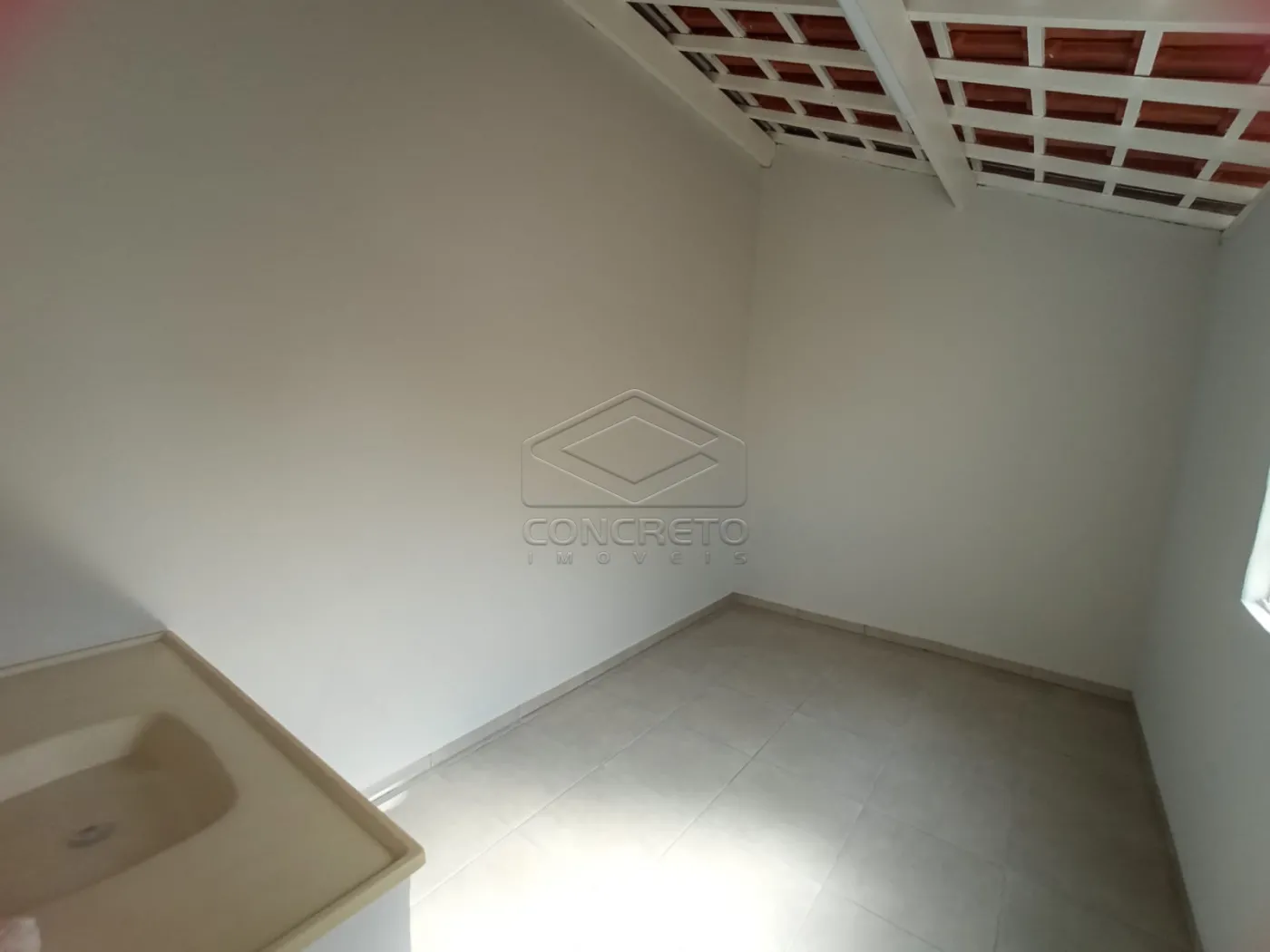 Alugar Casa / Padr&atilde;o em Len&ccedil;&oacute;is Paulista R$ 2.000,00 - Foto 8