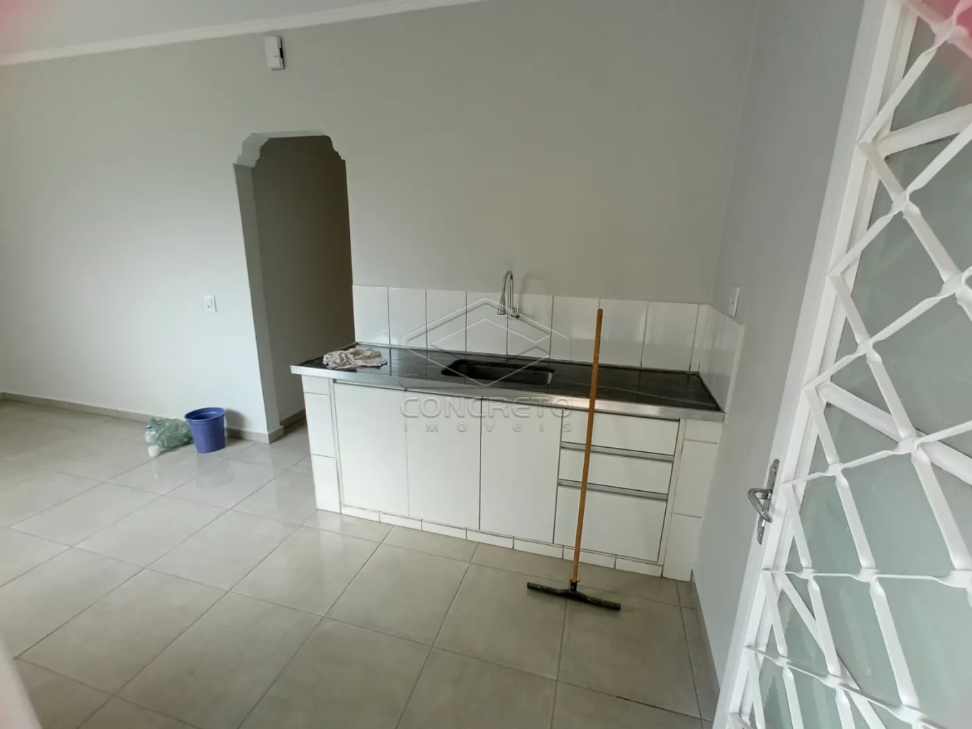 Alugar Casa / Padr&atilde;o em Len&ccedil;&oacute;is Paulista R$ 2.000,00 - Foto 9