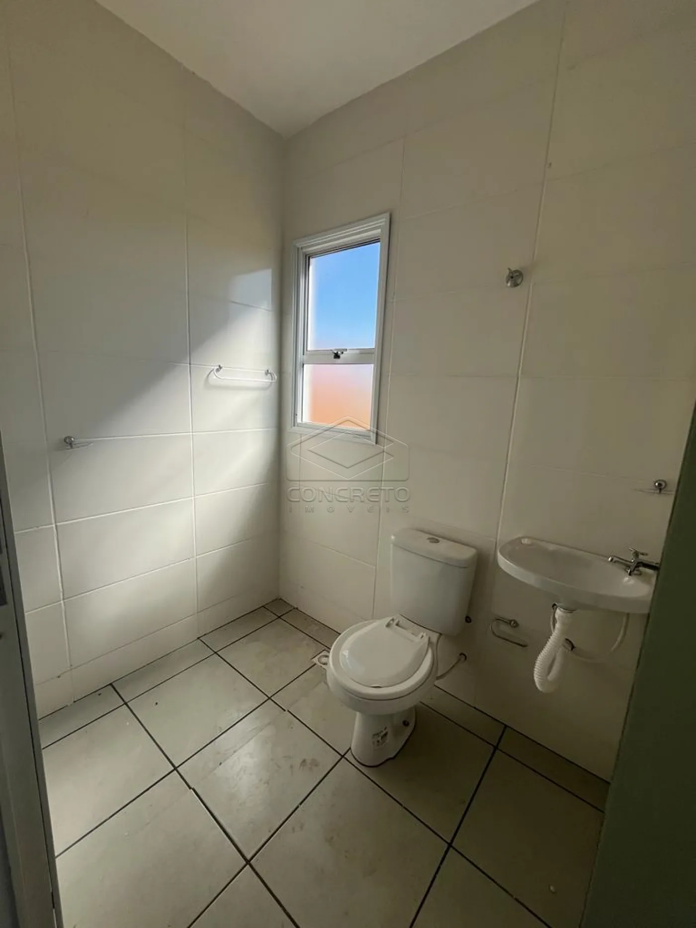 Alugar Casa / Padr&atilde;o em Len&ccedil;&oacute;is Paulista R$ 800,00 - Foto 4