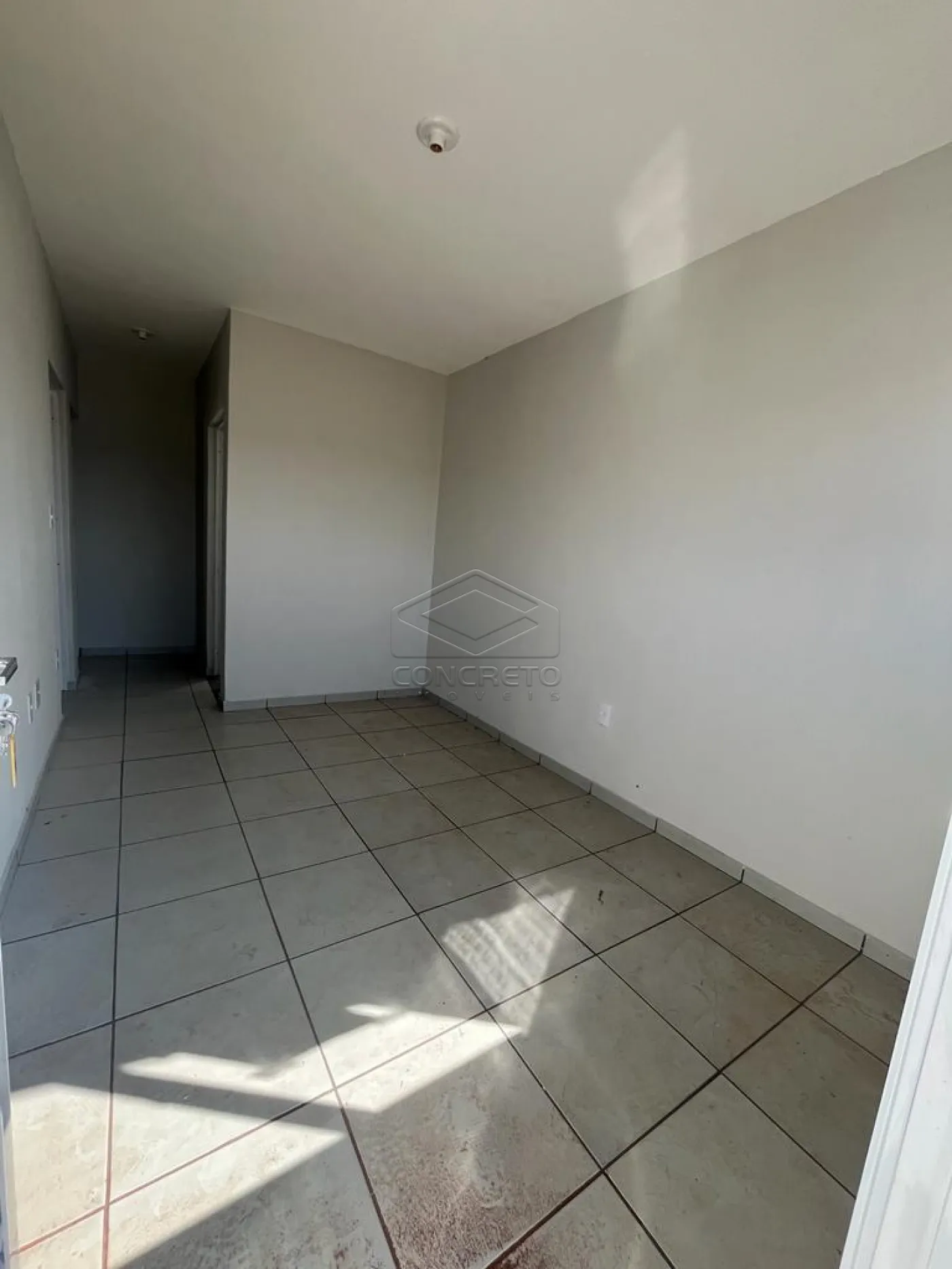 Alugar Casa / Padr&atilde;o em Len&ccedil;&oacute;is Paulista R$ 800,00 - Foto 2