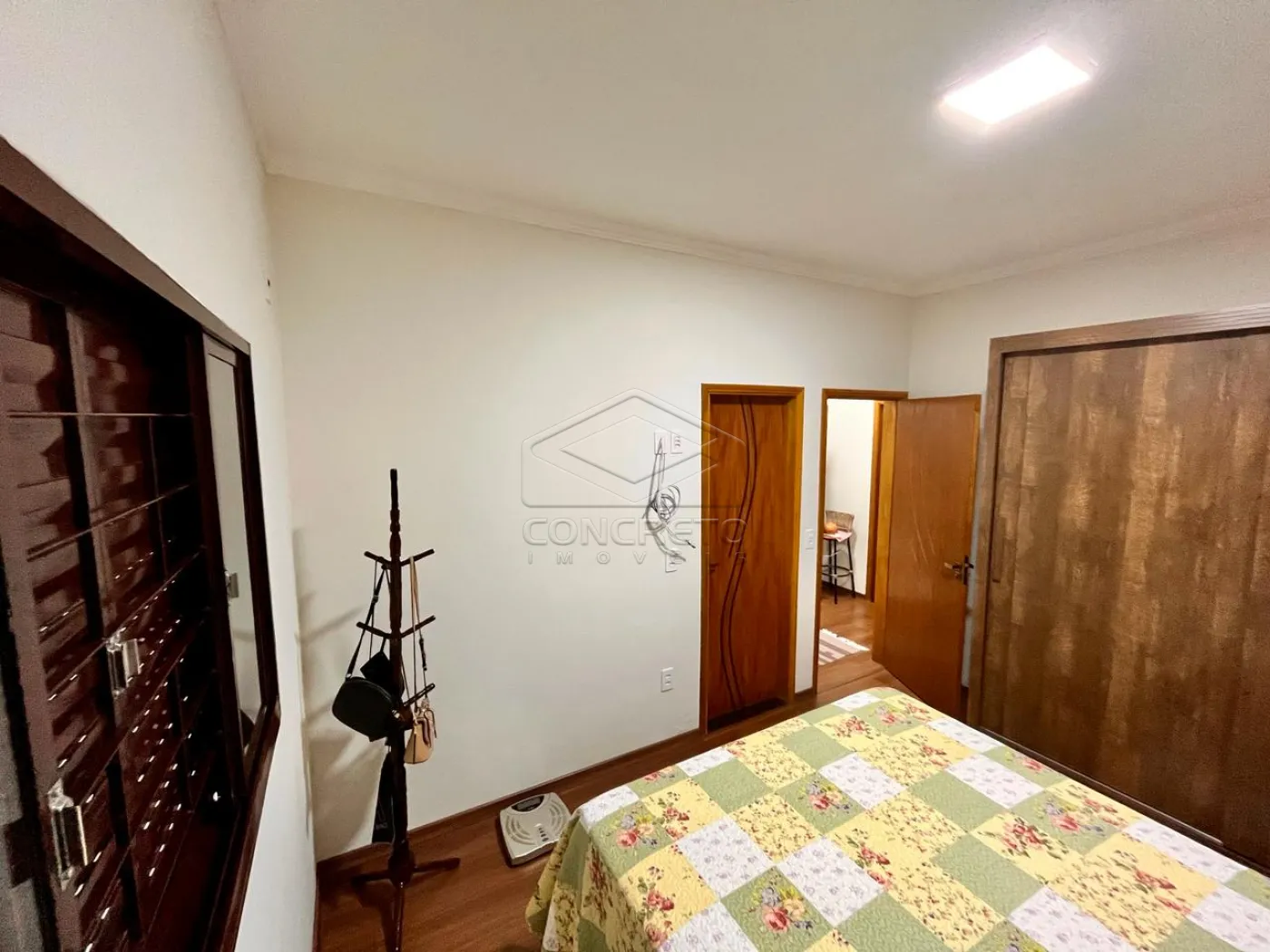 Comprar Casa / Padr&atilde;o em Len&ccedil;&oacute;is Paulista R$ 780.000,00 - Foto 4