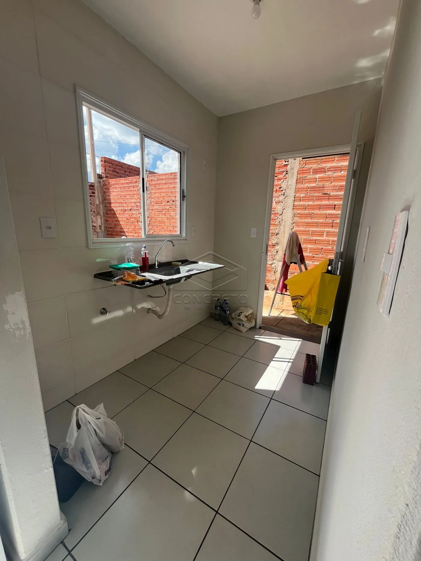 Alugar Casa / Padr&atilde;o em Len&ccedil;&oacute;is Paulista R$ 1.200,00 - Foto 4