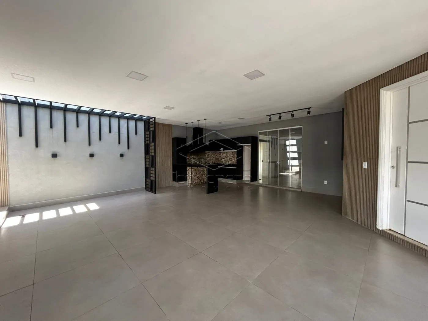 Alugar Casa / Padr&atilde;o em Len&ccedil;&oacute;is Paulista R$ 3.900,00 - Foto 3