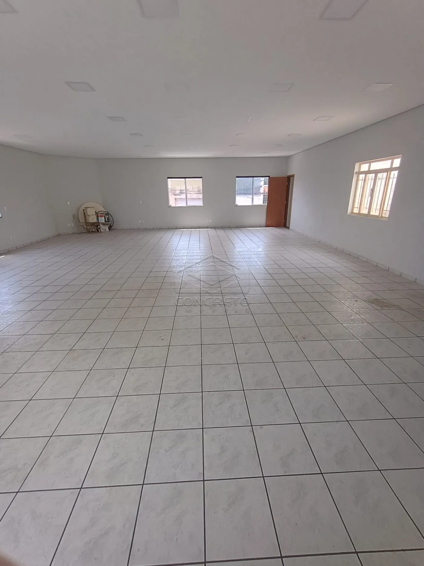 Alugar Comercial / Pr&eacute;dio Comercial em Len&ccedil;&oacute;is Paulista R$ 2.300,00 - Foto 2