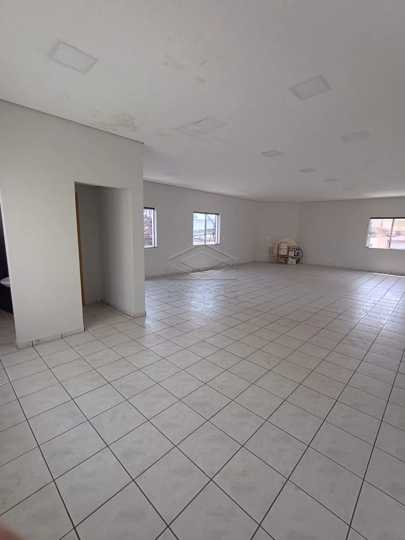 Alugar Comercial / Pr&eacute;dio Comercial em Len&ccedil;&oacute;is Paulista R$ 2.300,00 - Foto 4