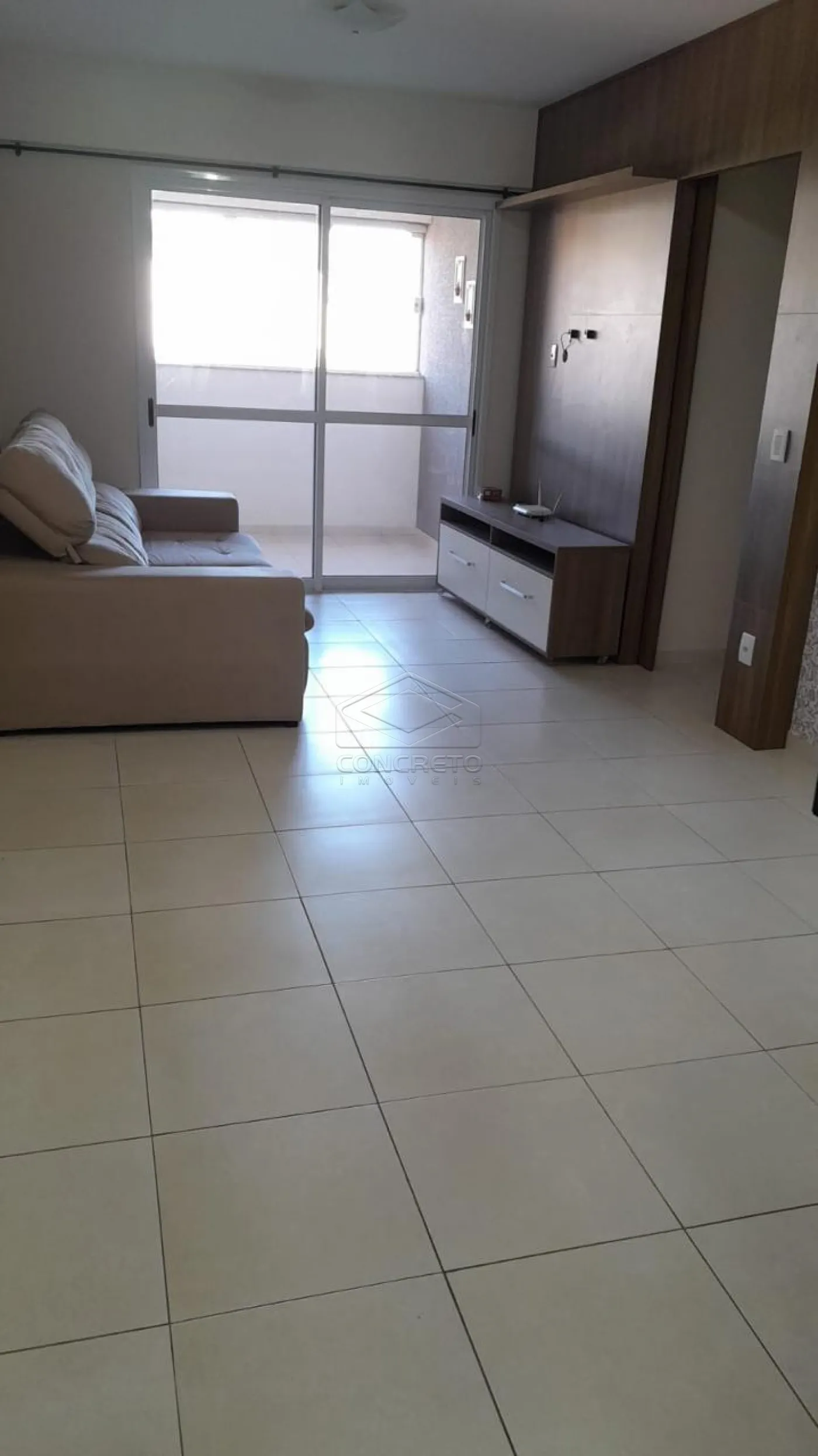 Alugar Apartamento / Padr&atilde;o em Len&ccedil;&oacute;is Paulista R$ 2.500,00 - Foto 1