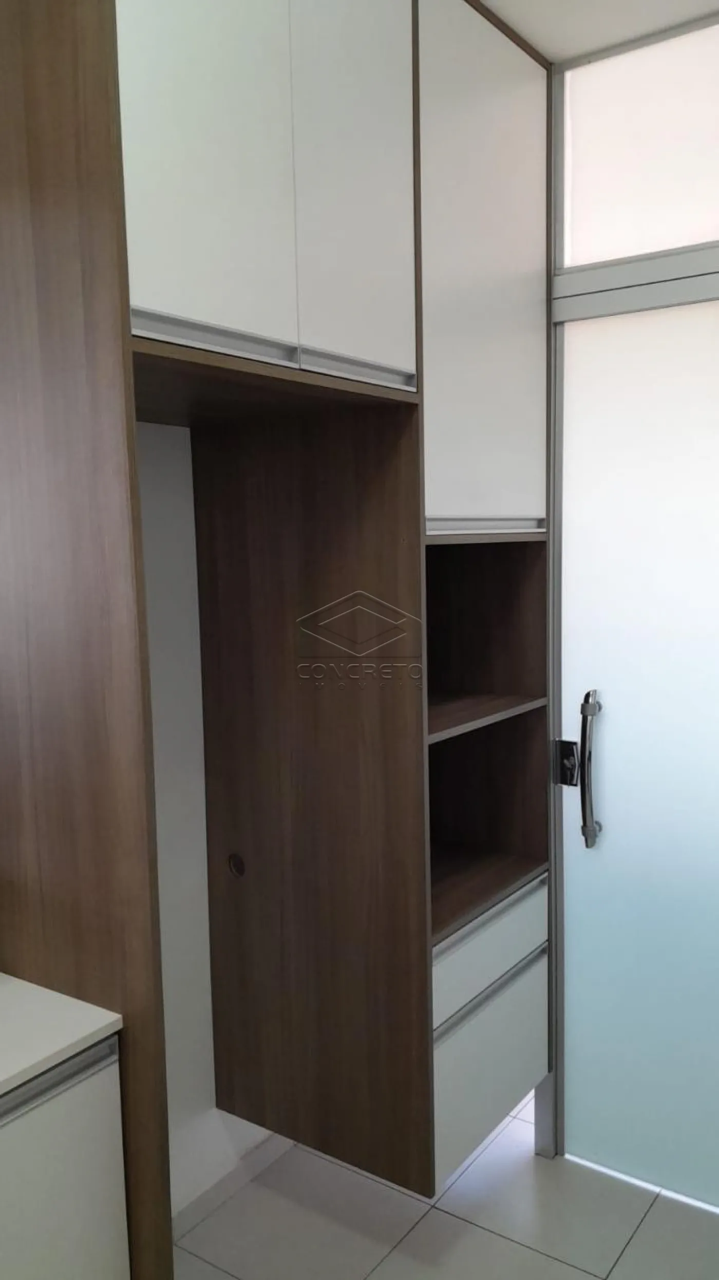 Alugar Apartamento / Padr&atilde;o em Len&ccedil;&oacute;is Paulista R$ 2.500,00 - Foto 4