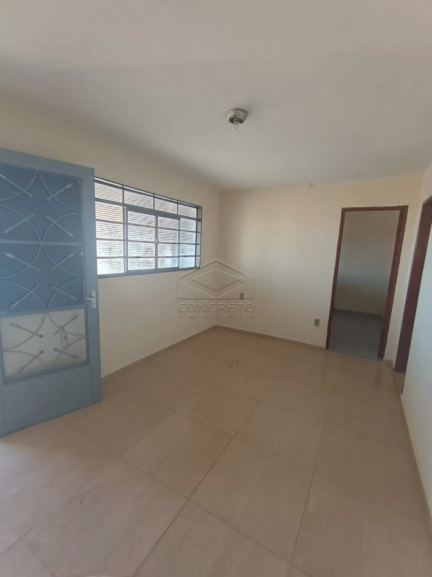 Alugar Casa / Padr&atilde;o em Len&ccedil;&oacute;is Paulista R$ 1.300,00 - Foto 1