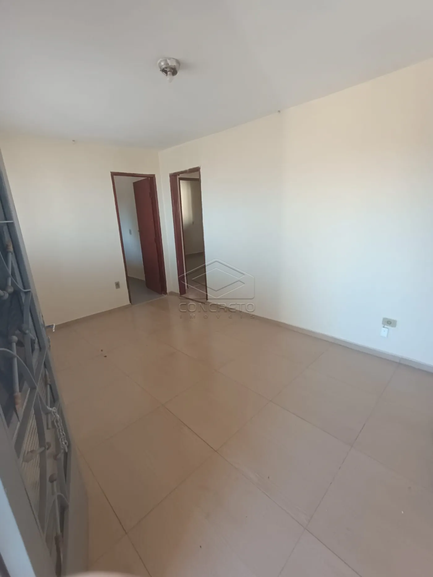 Alugar Casa / Padr&atilde;o em Len&ccedil;&oacute;is Paulista R$ 1.300,00 - Foto 2