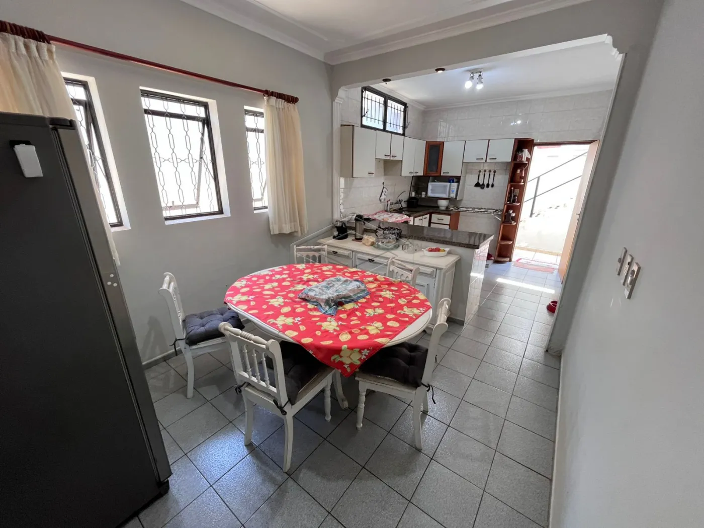 Alugar Casa / Padr&atilde;o em Len&ccedil;&oacute;is Paulista R$ 2.050,00 - Foto 9