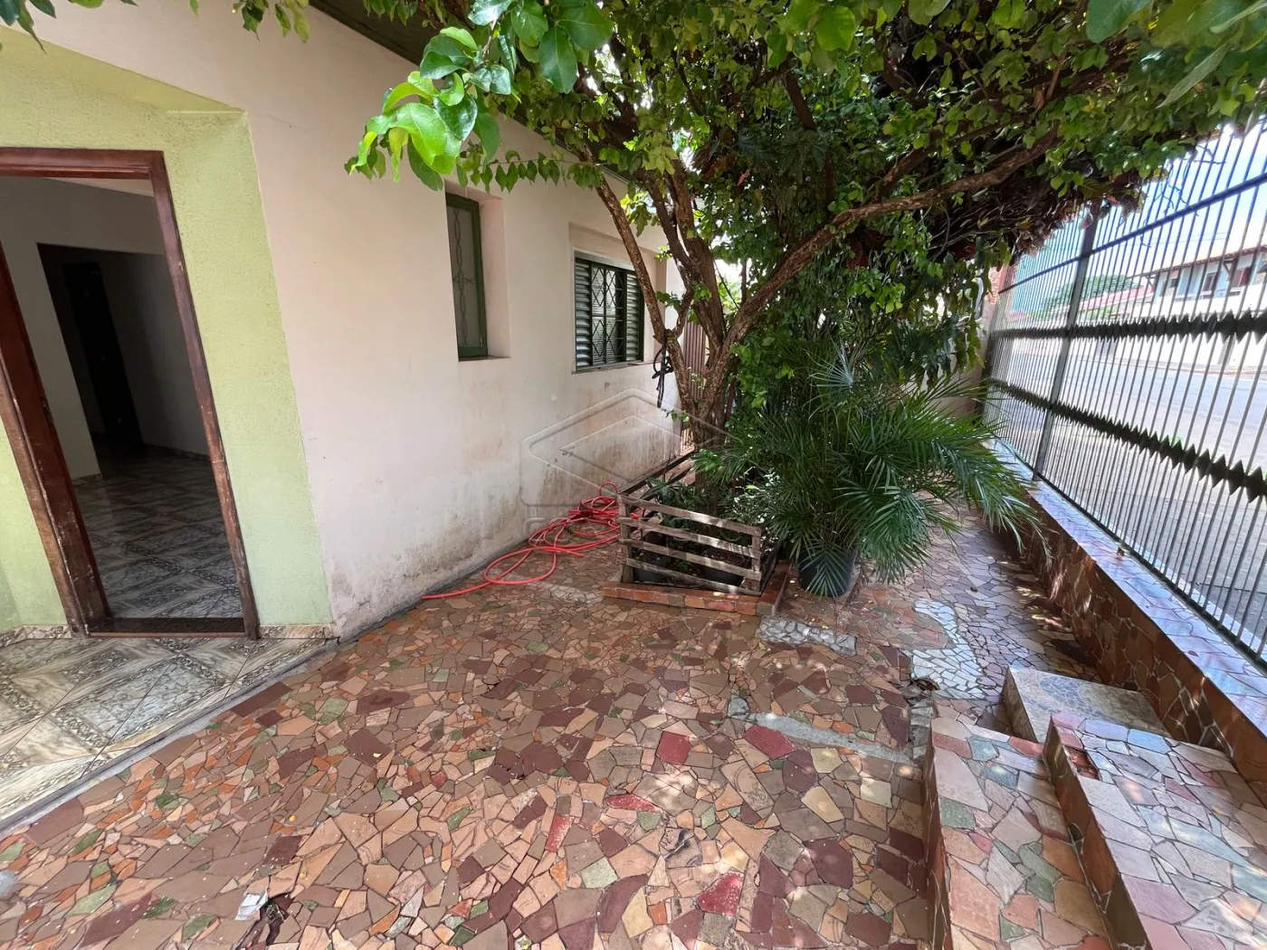 Comprar Casa / Resid&ecirc;ncia em Len&ccedil;&oacute;is Paulista R$ 300.000,00 - Foto 1