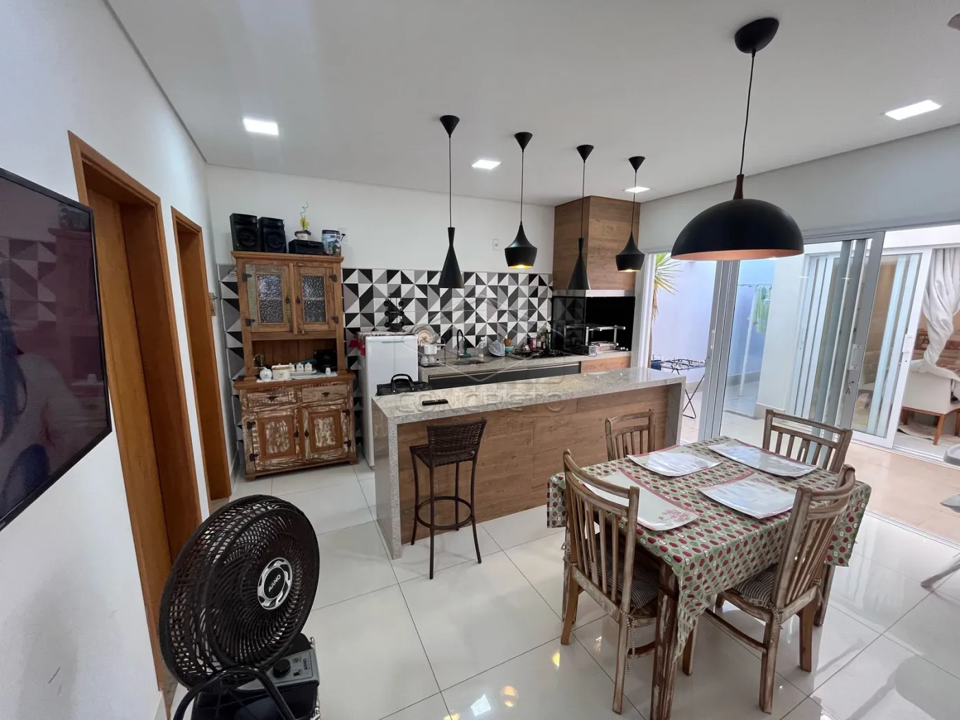 Comprar Casa / Padr&atilde;o em Len&ccedil;&oacute;is Paulista R$ 675.000,00 - Foto 2