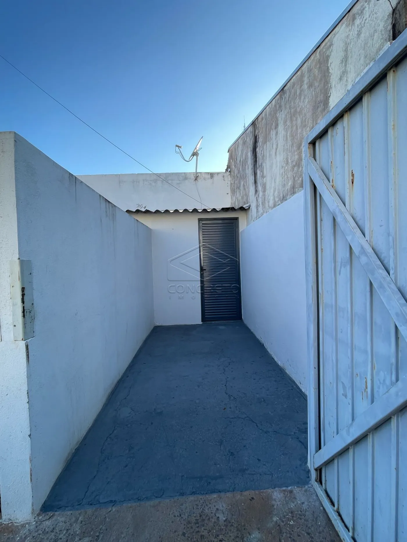 Alugar Casa / Padr&atilde;o em Len&ccedil;&oacute;is Paulista R$ 850,00 - Foto 1