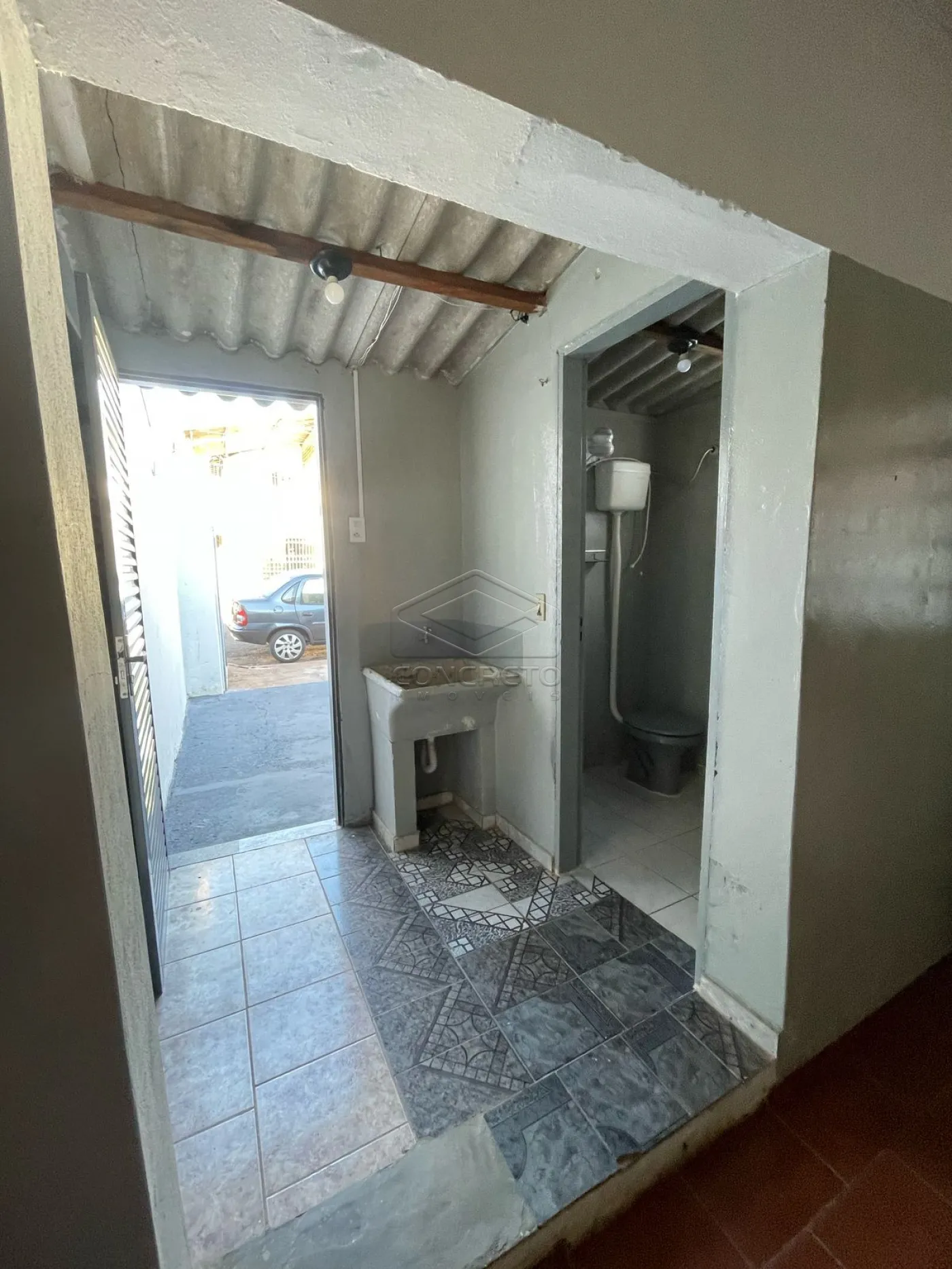 Alugar Casa / Padr&atilde;o em Len&ccedil;&oacute;is Paulista R$ 850,00 - Foto 3