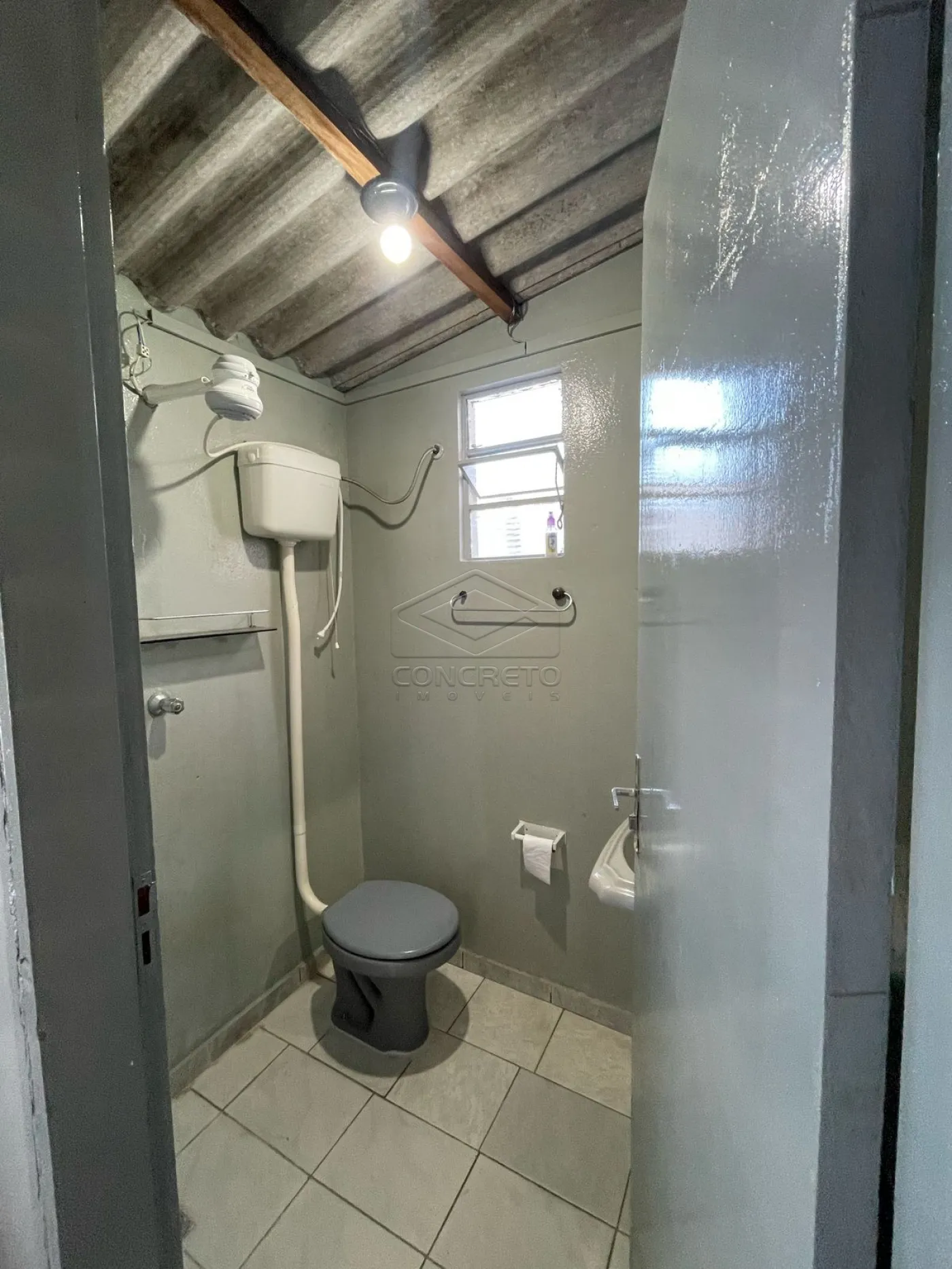 Alugar Casa / Padr&atilde;o em Len&ccedil;&oacute;is Paulista R$ 850,00 - Foto 4