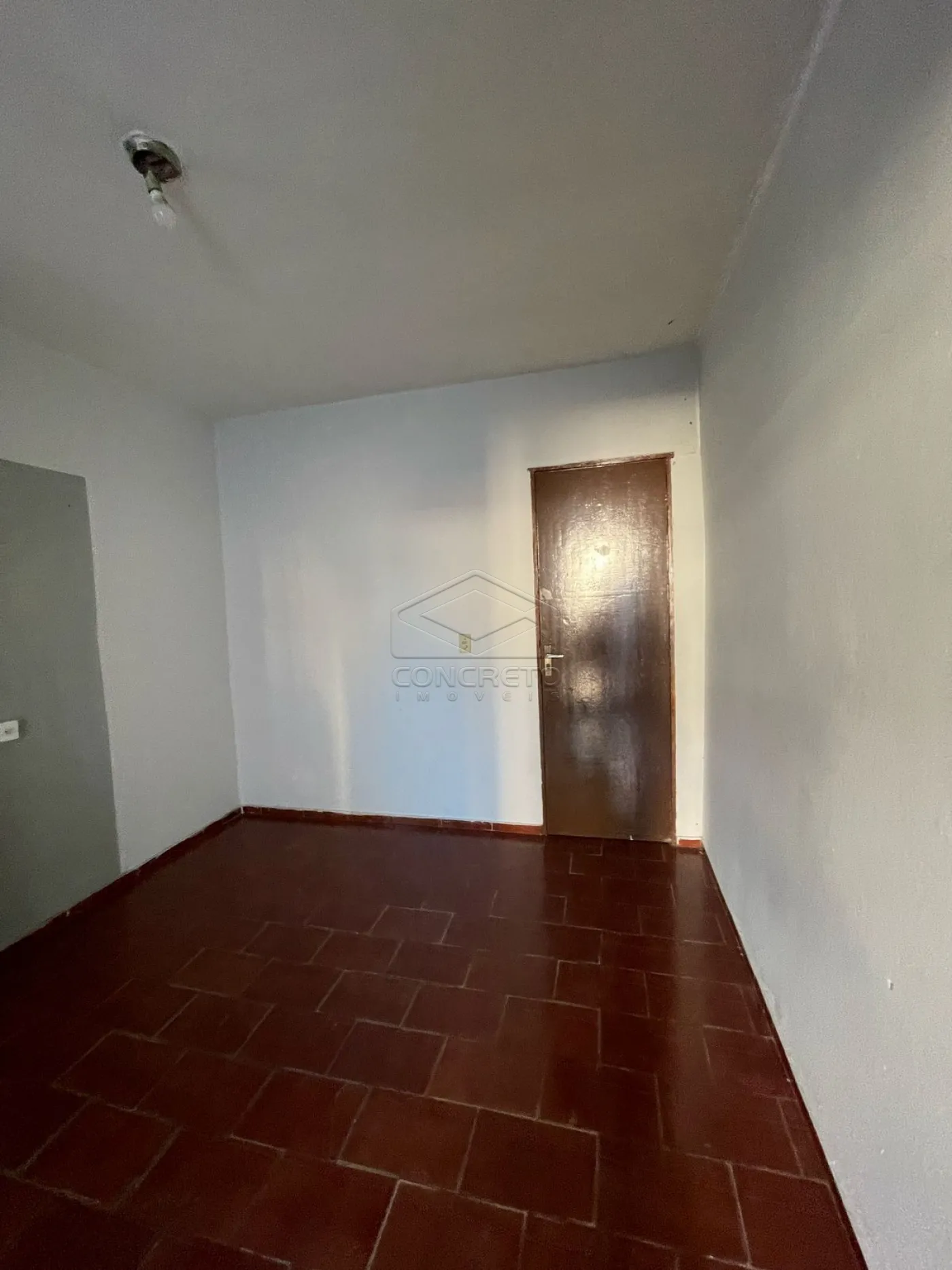 Alugar Casa / Padr&atilde;o em Len&ccedil;&oacute;is Paulista R$ 850,00 - Foto 6
