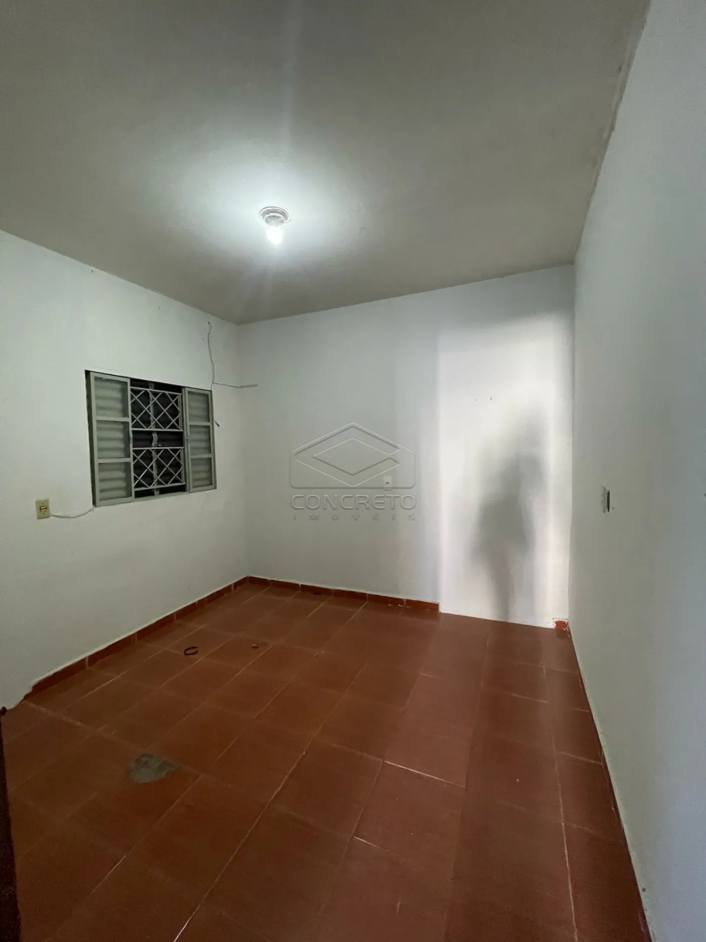 Alugar Casa / Padr&atilde;o em Len&ccedil;&oacute;is Paulista R$ 850,00 - Foto 7