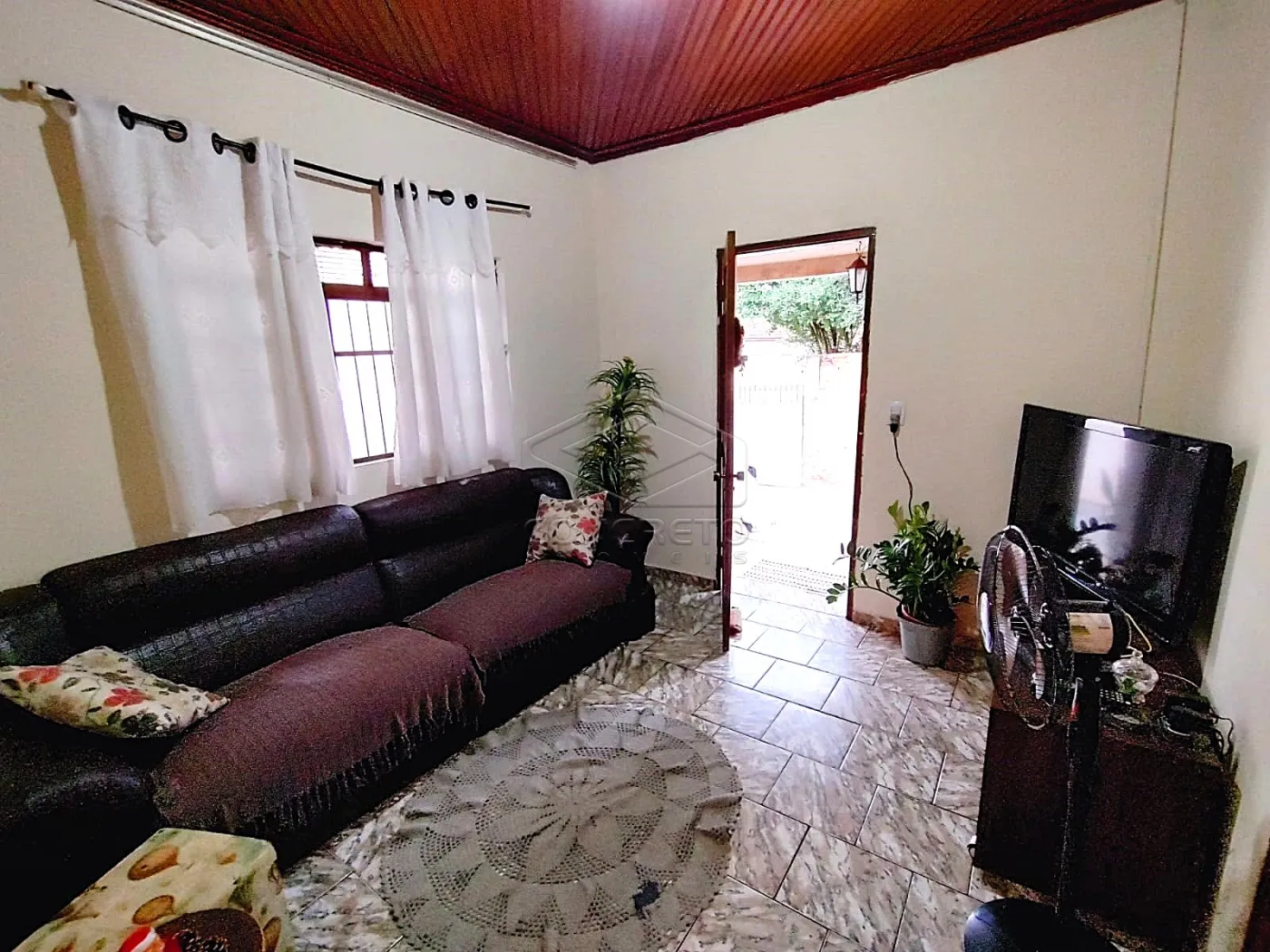 Comprar Casa / Padr&atilde;o em Len&ccedil;&oacute;is Paulista R$ 270.000,00 - Foto 1