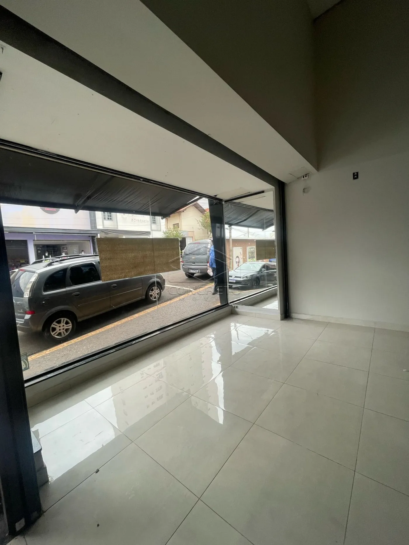 Alugar Comercial / Loja em Len&ccedil;&oacute;is Paulista R$ 6.000,00 - Foto 2