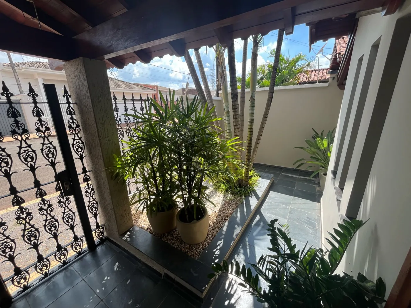 Comprar Casa / Padr&atilde;o em Len&ccedil;&oacute;is Paulista R$ 835.000,00 - Foto 2