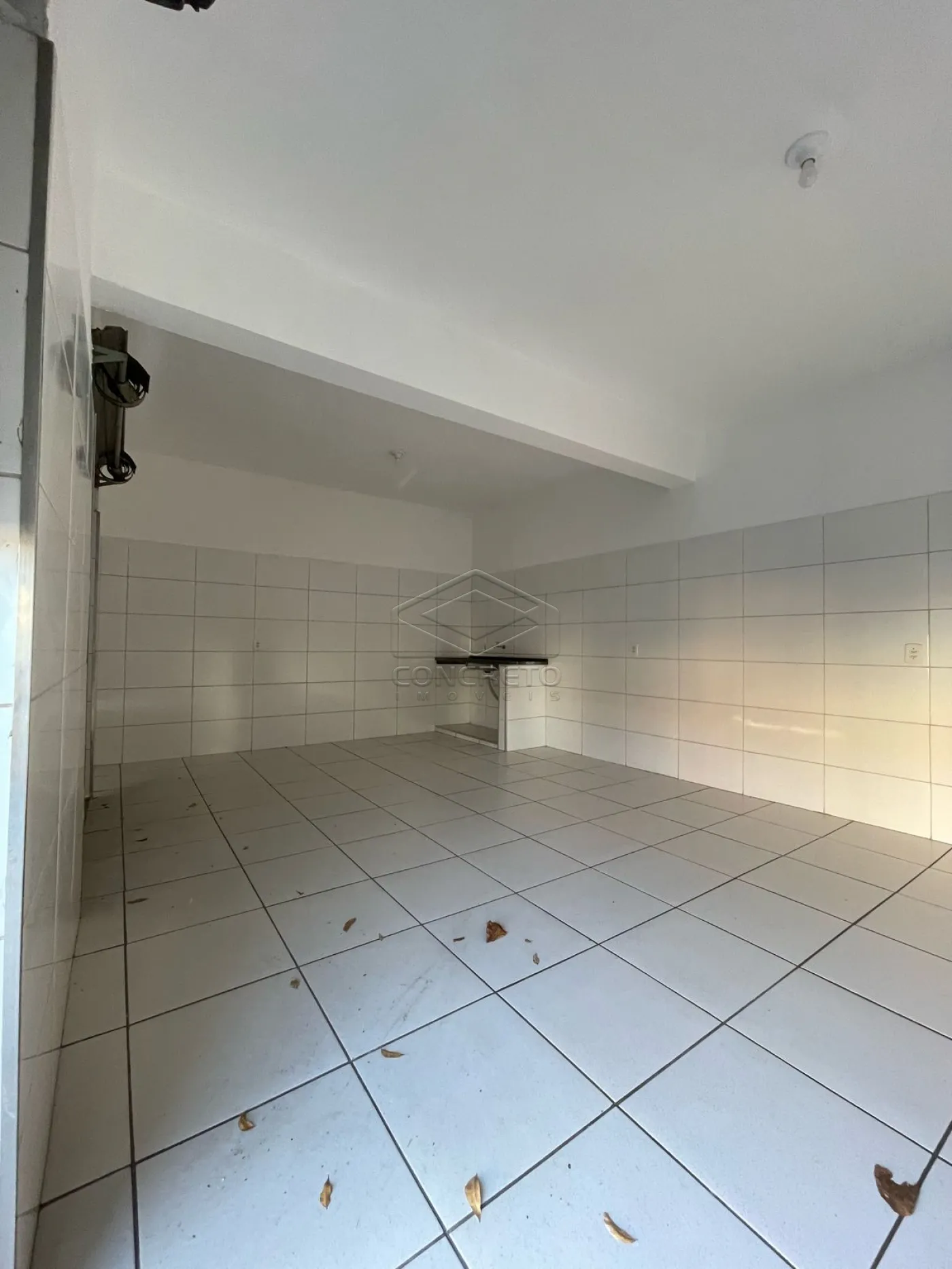 Alugar Comercial / Loja em Len&ccedil;&oacute;is Paulista R$ 950,00 - Foto 2