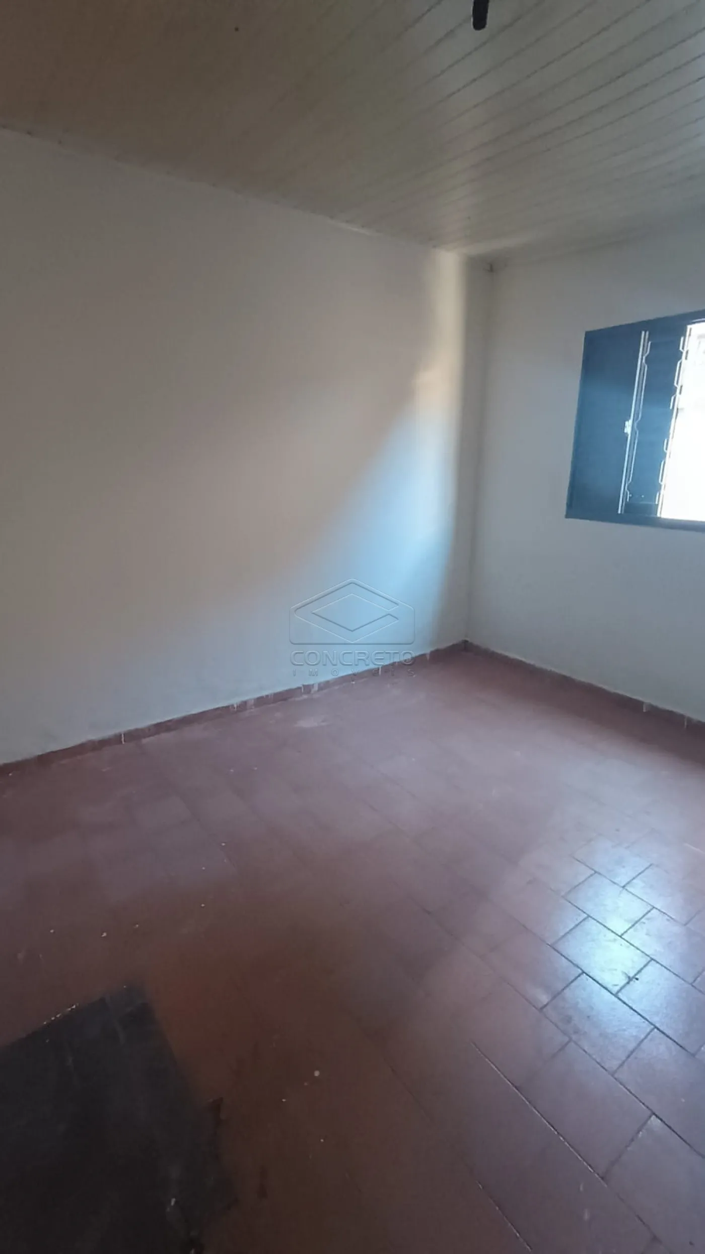 Alugar Casa / Padr&atilde;o em Len&ccedil;&oacute;is Paulista R$ 600,00 - Foto 2