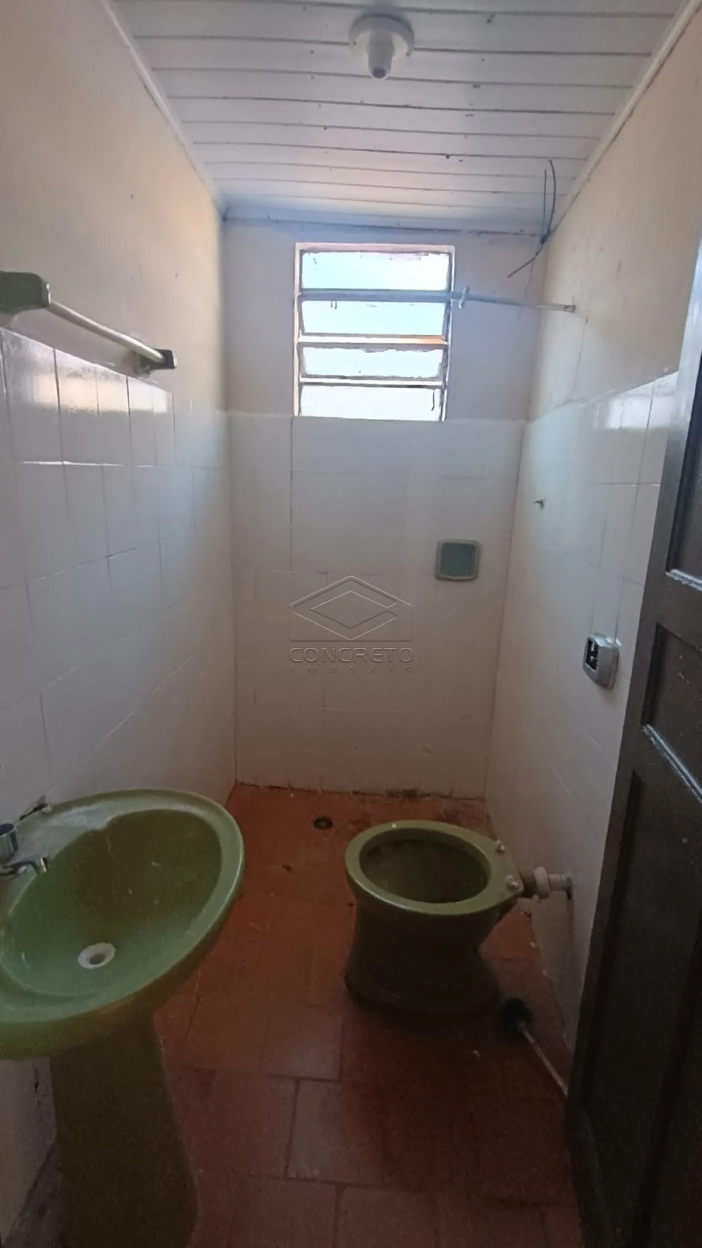 Alugar Casa / Padr&atilde;o em Len&ccedil;&oacute;is Paulista R$ 600,00 - Foto 4