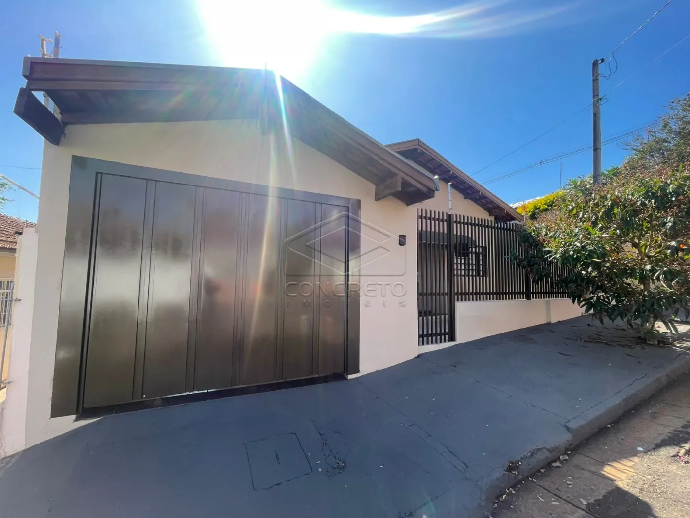 Alugar Casa / Padr&atilde;o em Len&ccedil;&oacute;is Paulista R$ 2.500,00 - Foto 1