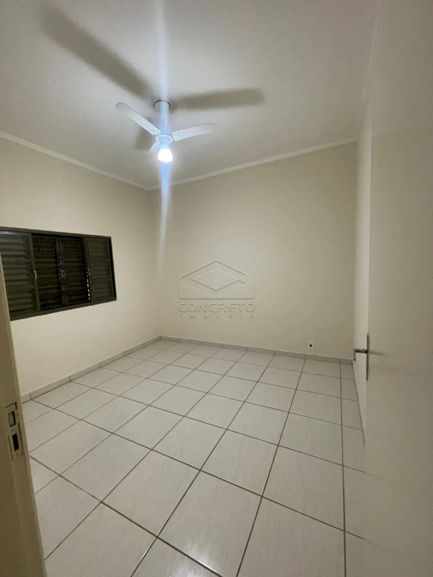 Alugar Casa / Padr&atilde;o em Len&ccedil;&oacute;is Paulista R$ 2.500,00 - Foto 9
