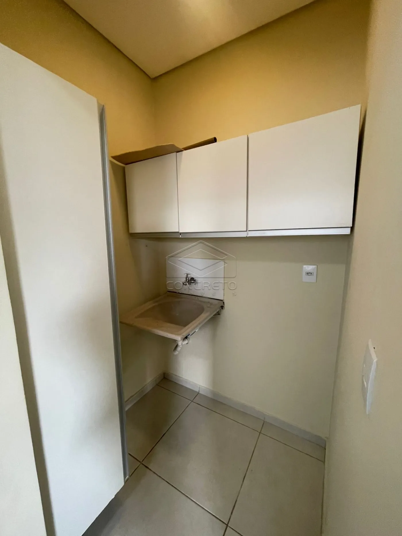 Alugar Apartamento / Kitnet em Len&ccedil;&oacute;is Paulista R$ 1.400,00 - Foto 3
