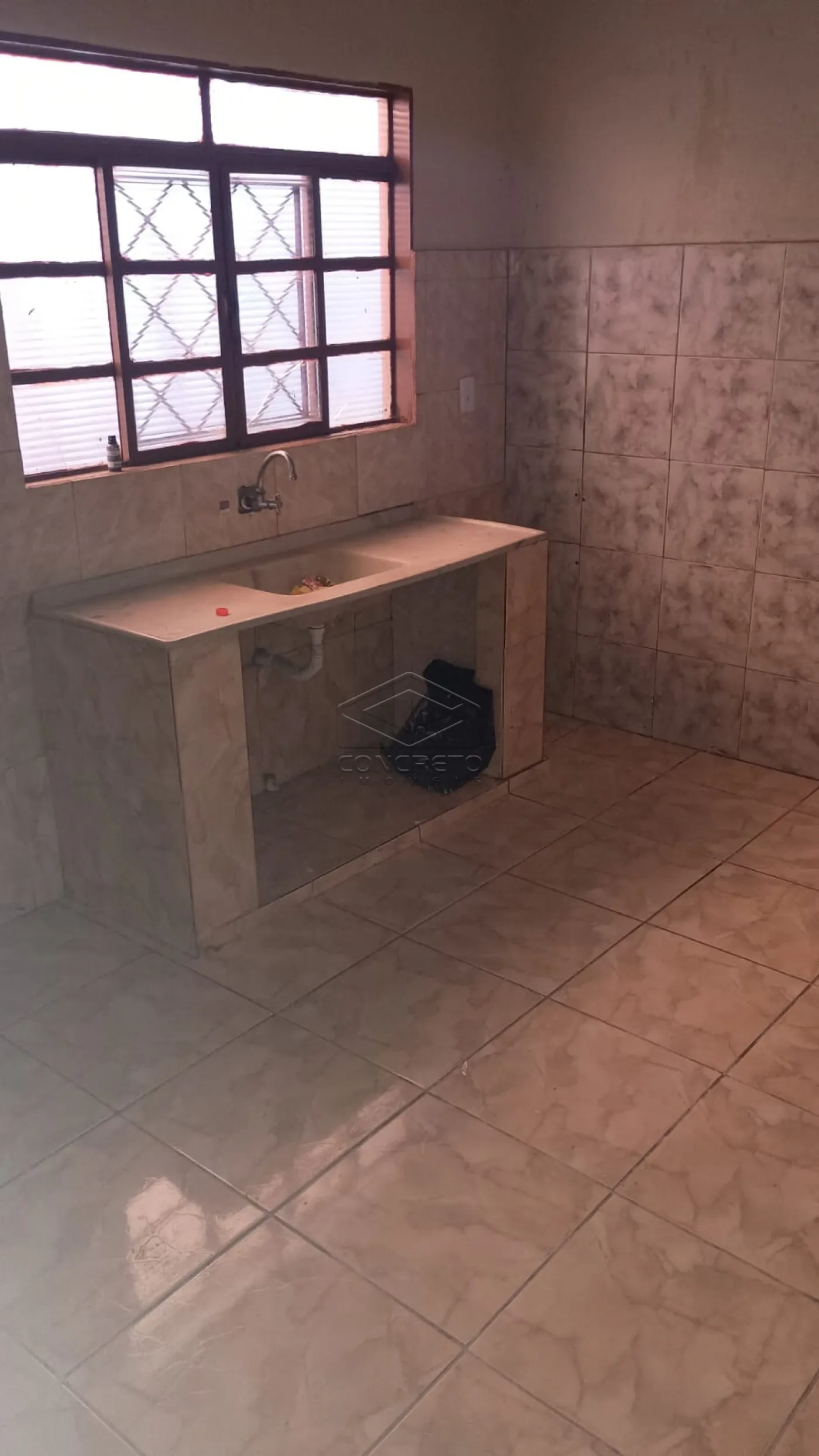 Alugar Casa / Padr&atilde;o em Len&ccedil;&oacute;is Paulista R$ 1.500,00 - Foto 3