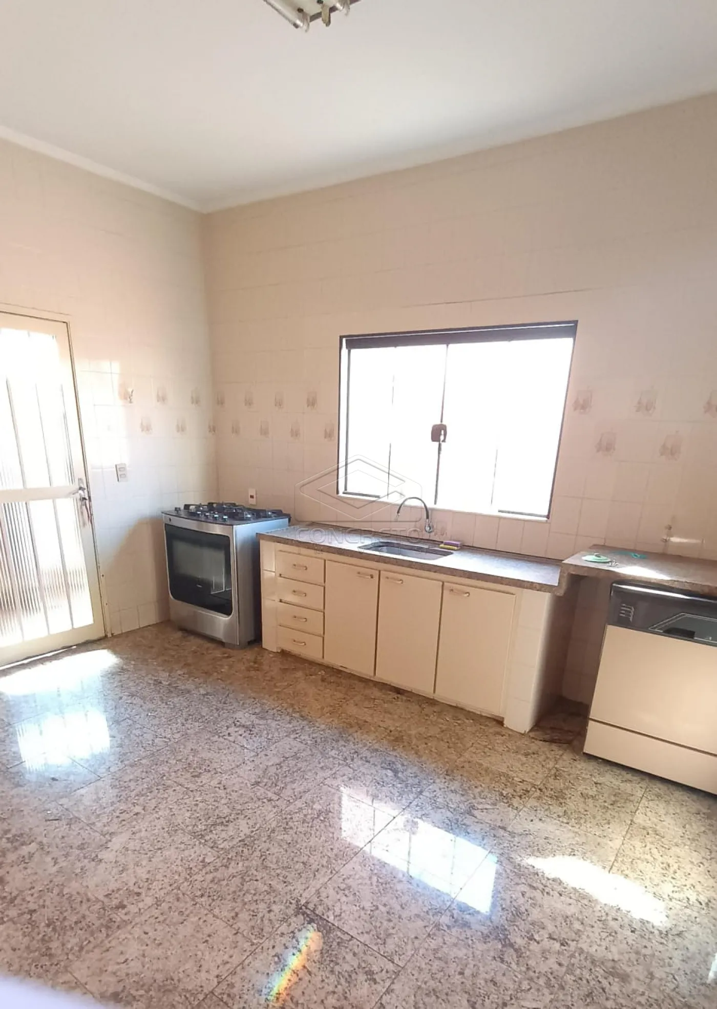 Alugar Casa / Padr&atilde;o em Len&ccedil;&oacute;is Paulista R$ 4.500,00 - Foto 1