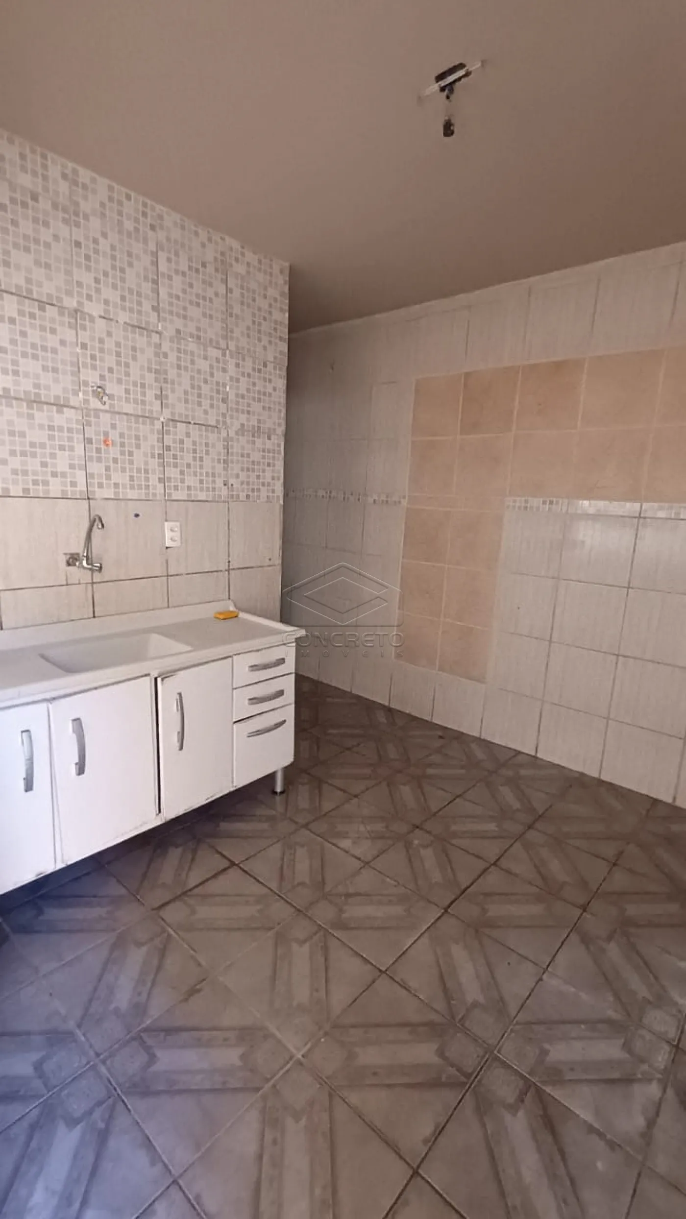 Alugar Casa / Padr&atilde;o em Len&ccedil;&oacute;is Paulista R$ 1.500,00 - Foto 3