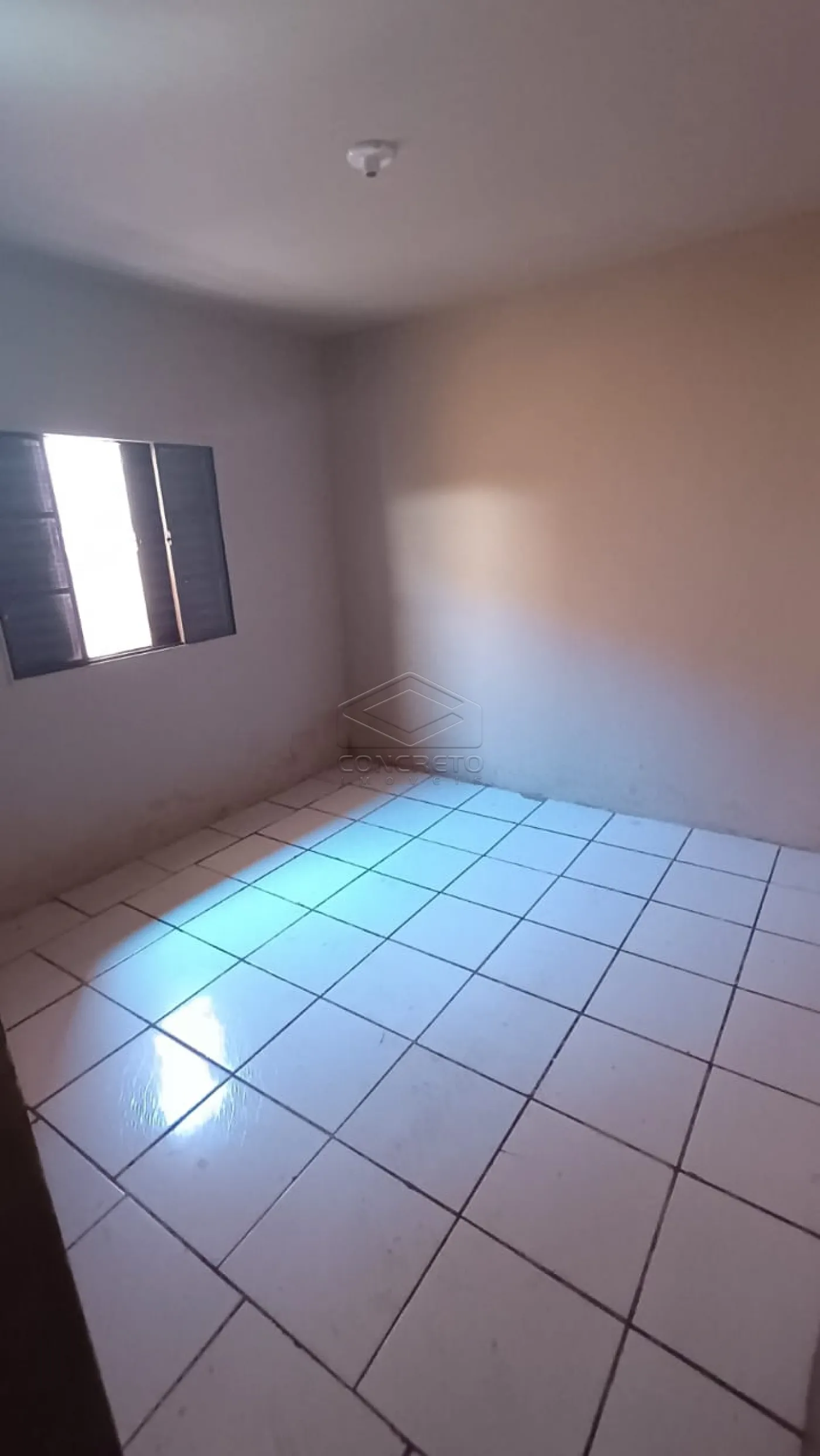Alugar Casa / Padr&atilde;o em Len&ccedil;&oacute;is Paulista R$ 1.500,00 - Foto 4