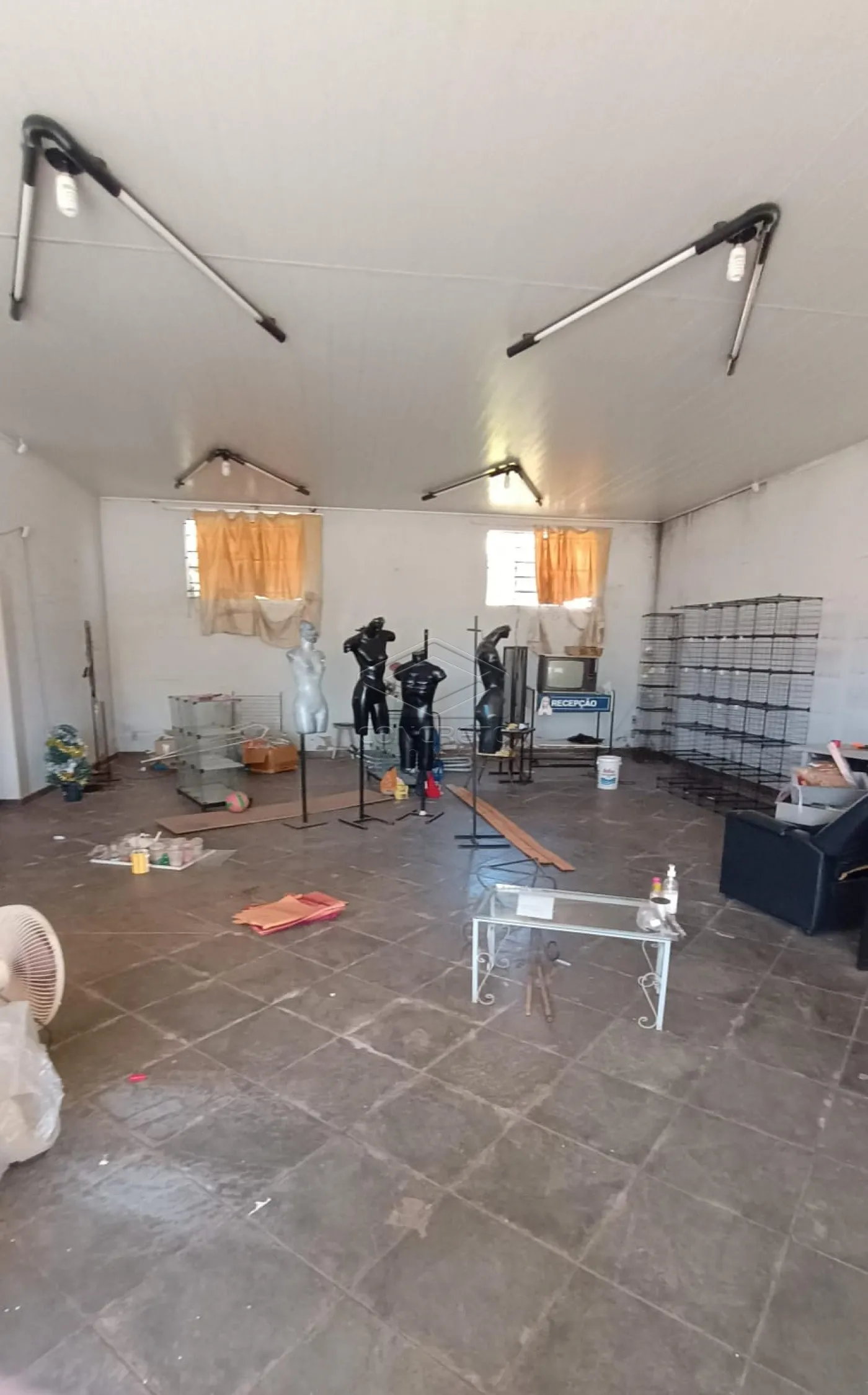 Alugar Comercial / Loja em Len&ccedil;&oacute;is Paulista R$ 2.600,00 - Foto 1