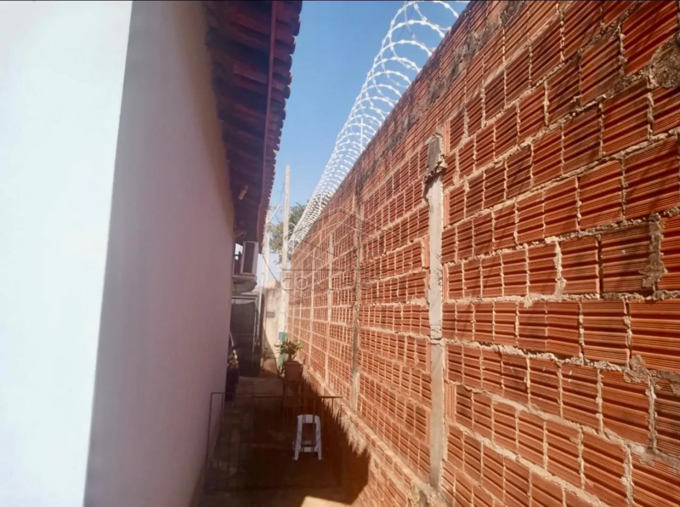 Comprar Casa / Padr&atilde;o em Len&ccedil;&oacute;is Paulista R$ 260.000,00 - Foto 2