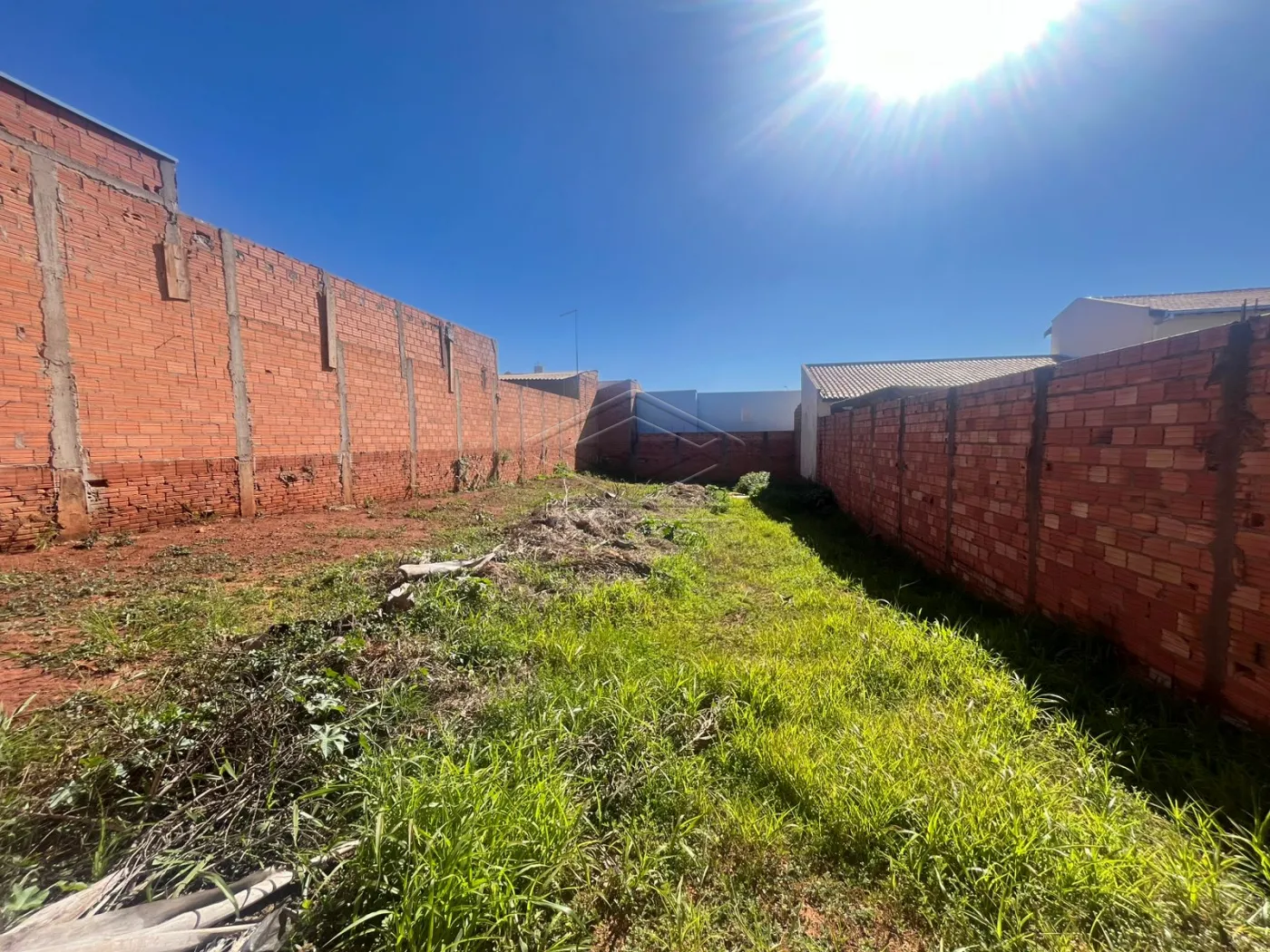 Comprar Terreno / Padr&atilde;o em Len&ccedil;&oacute;is Paulista R$ 140.000,00 - Foto 2