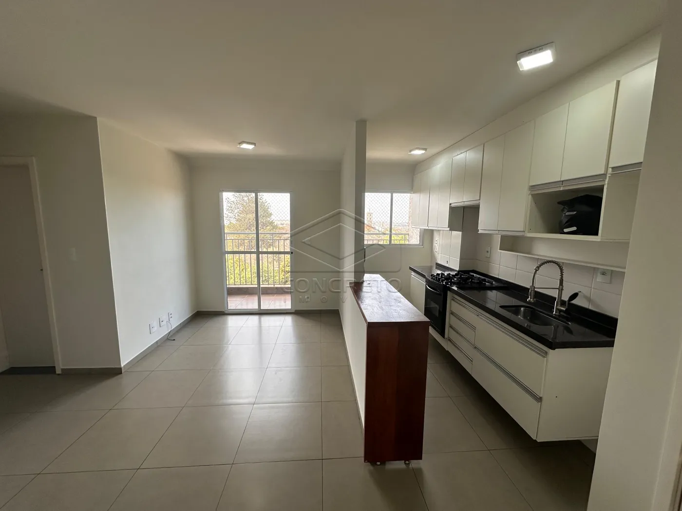 Alugar Apartamento / Padr&atilde;o em Len&ccedil;&oacute;is Paulista R$ 1.900,00 - Foto 1