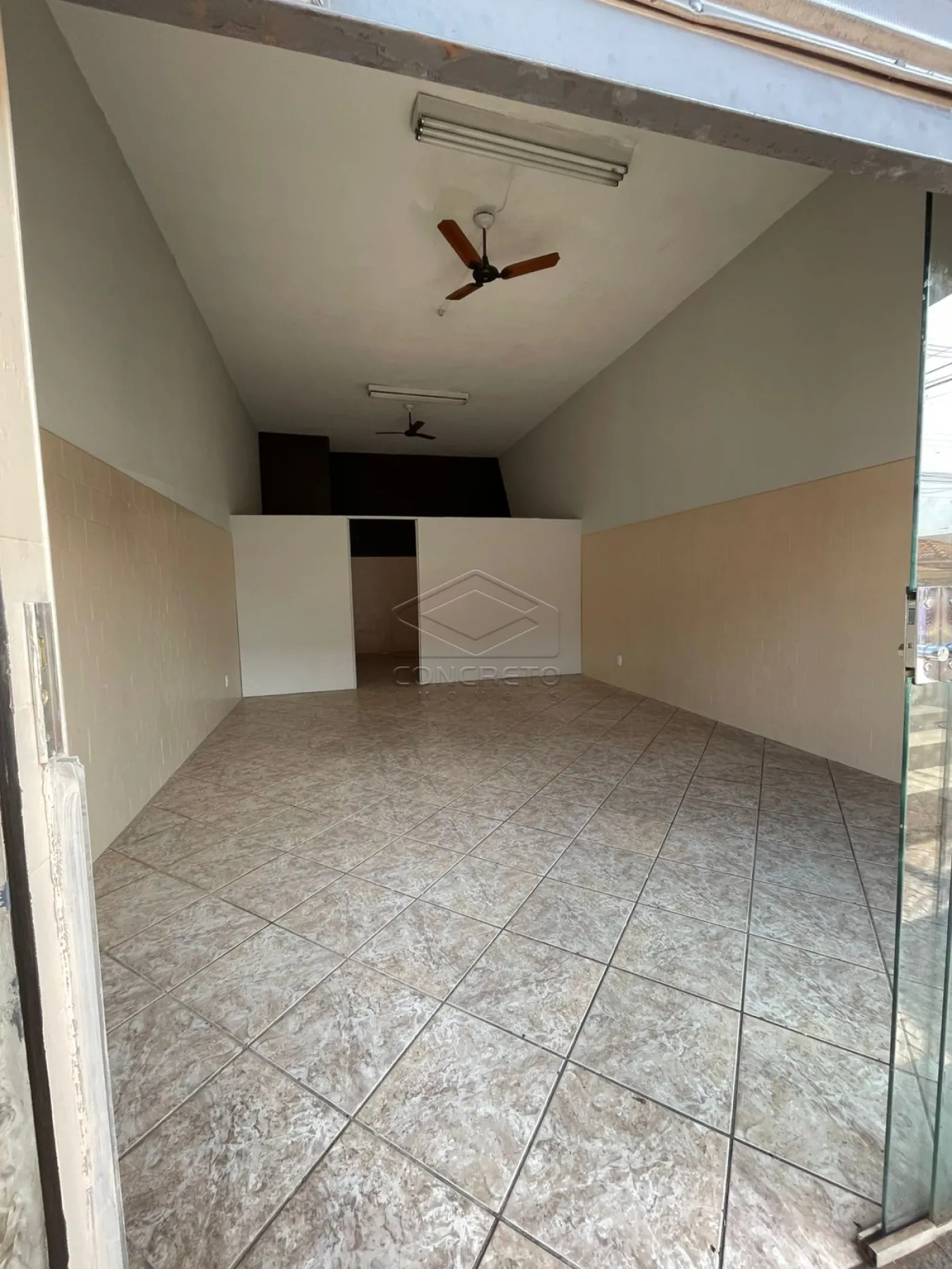 Alugar Comercial / Loja em Len&ccedil;&oacute;is Paulista R$ 1.200,00 - Foto 1